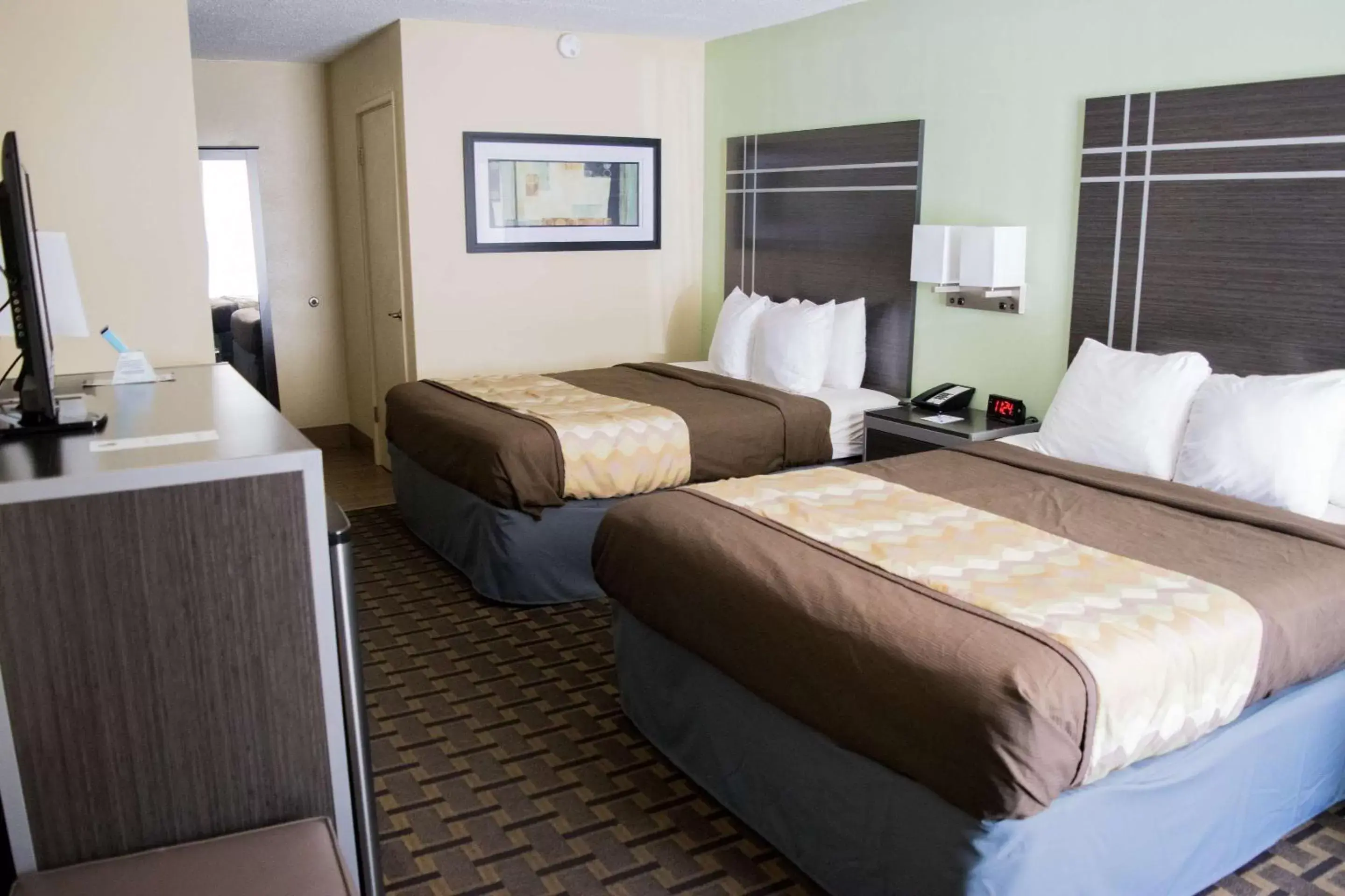 Photo of the whole room, Bed in Best Western Coachlight