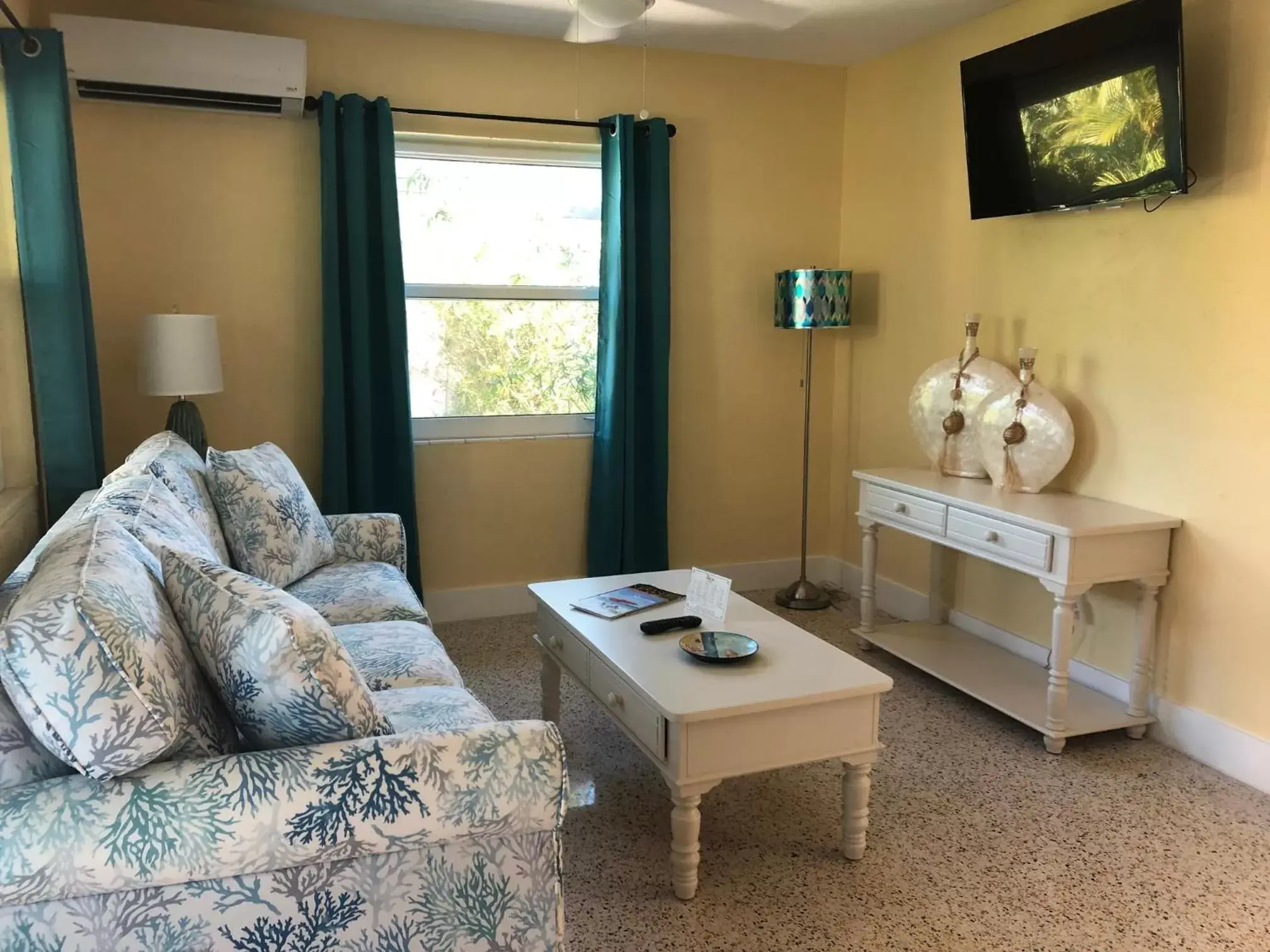 Living room, Seating Area in Siesta Key Palms Resort