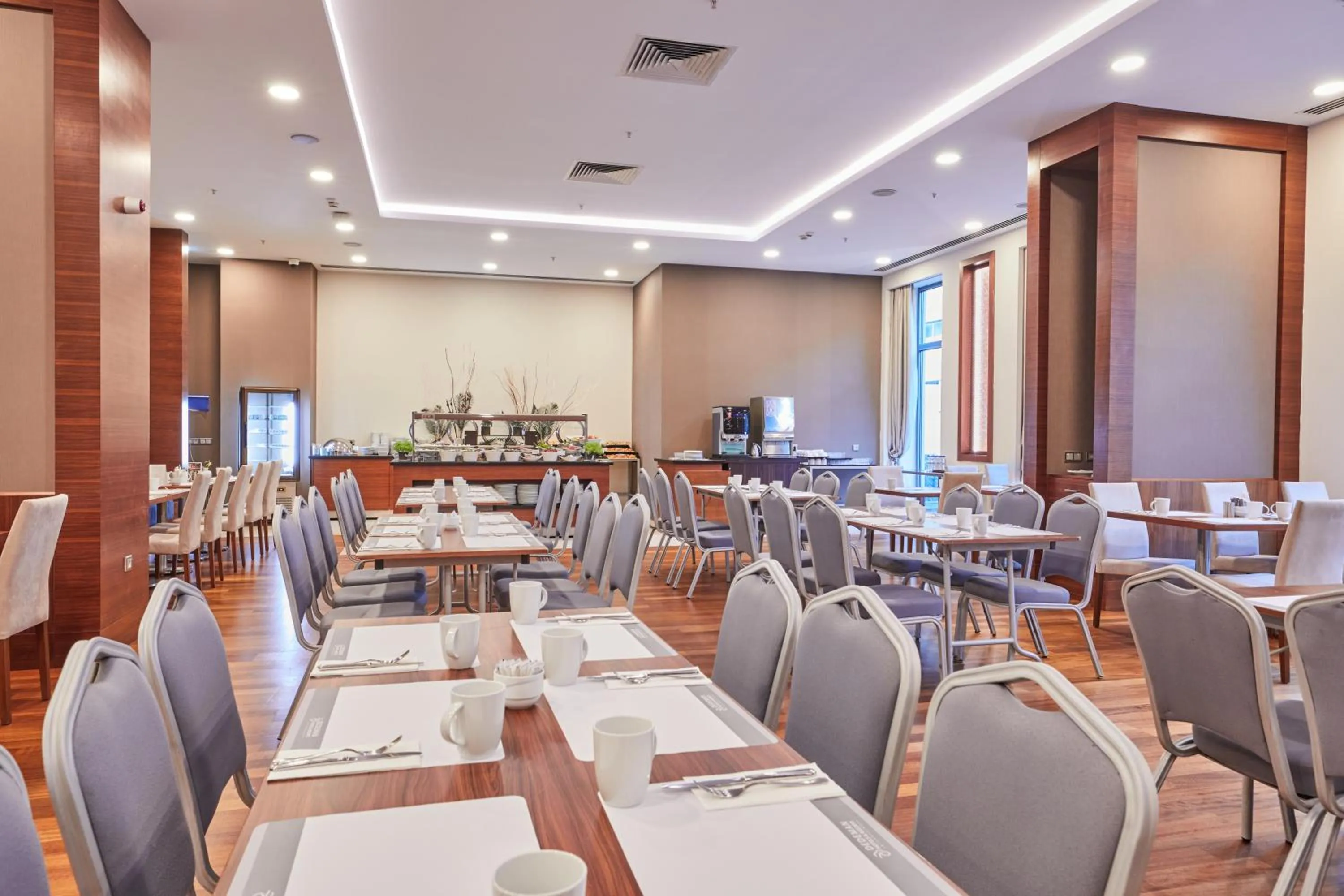 Restaurant/places to eat in Park Dedeman Bostanci Hotel