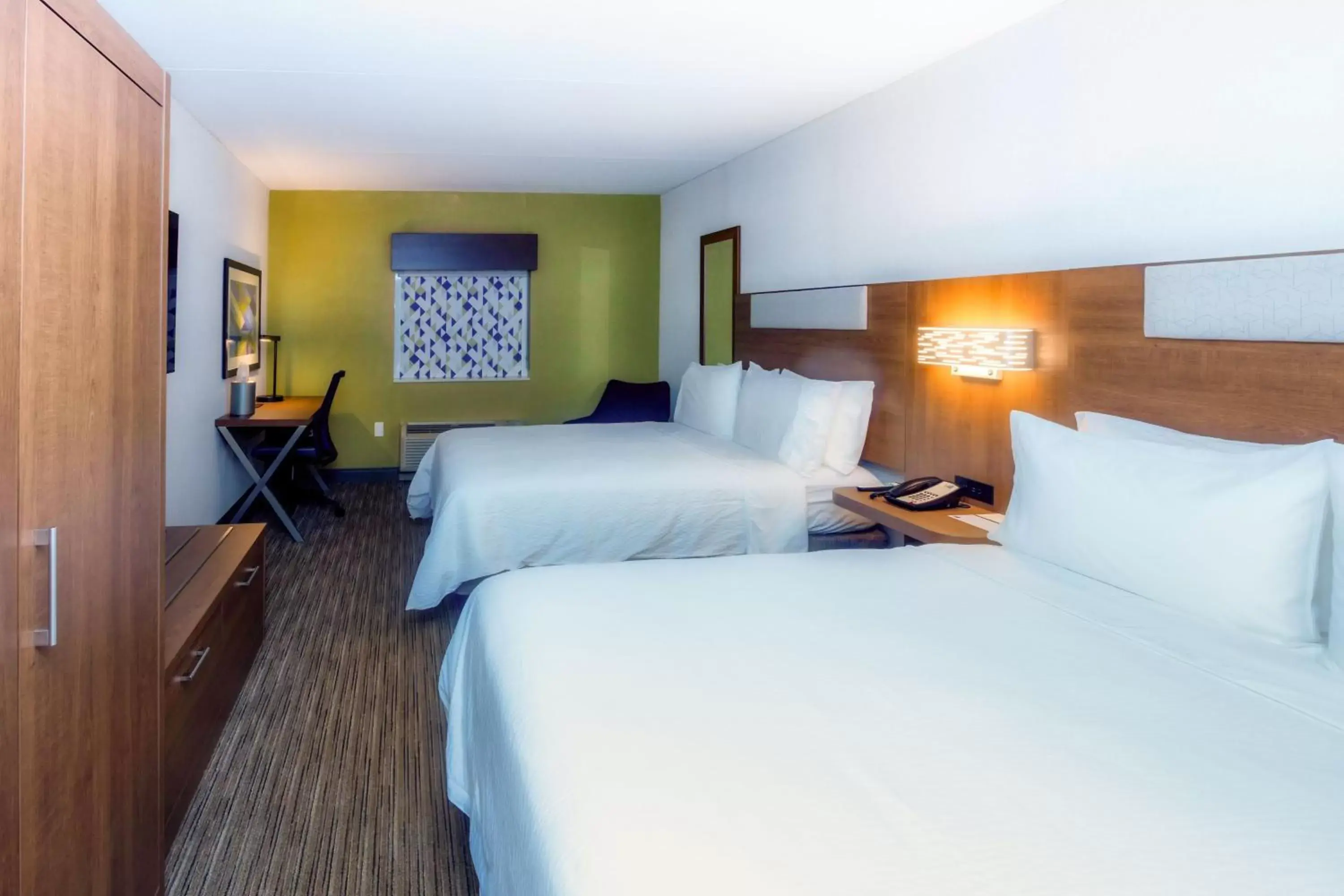 Photo of the whole room, Bed in Holiday Inn Express Saugus Logan Airport, an IHG hotel