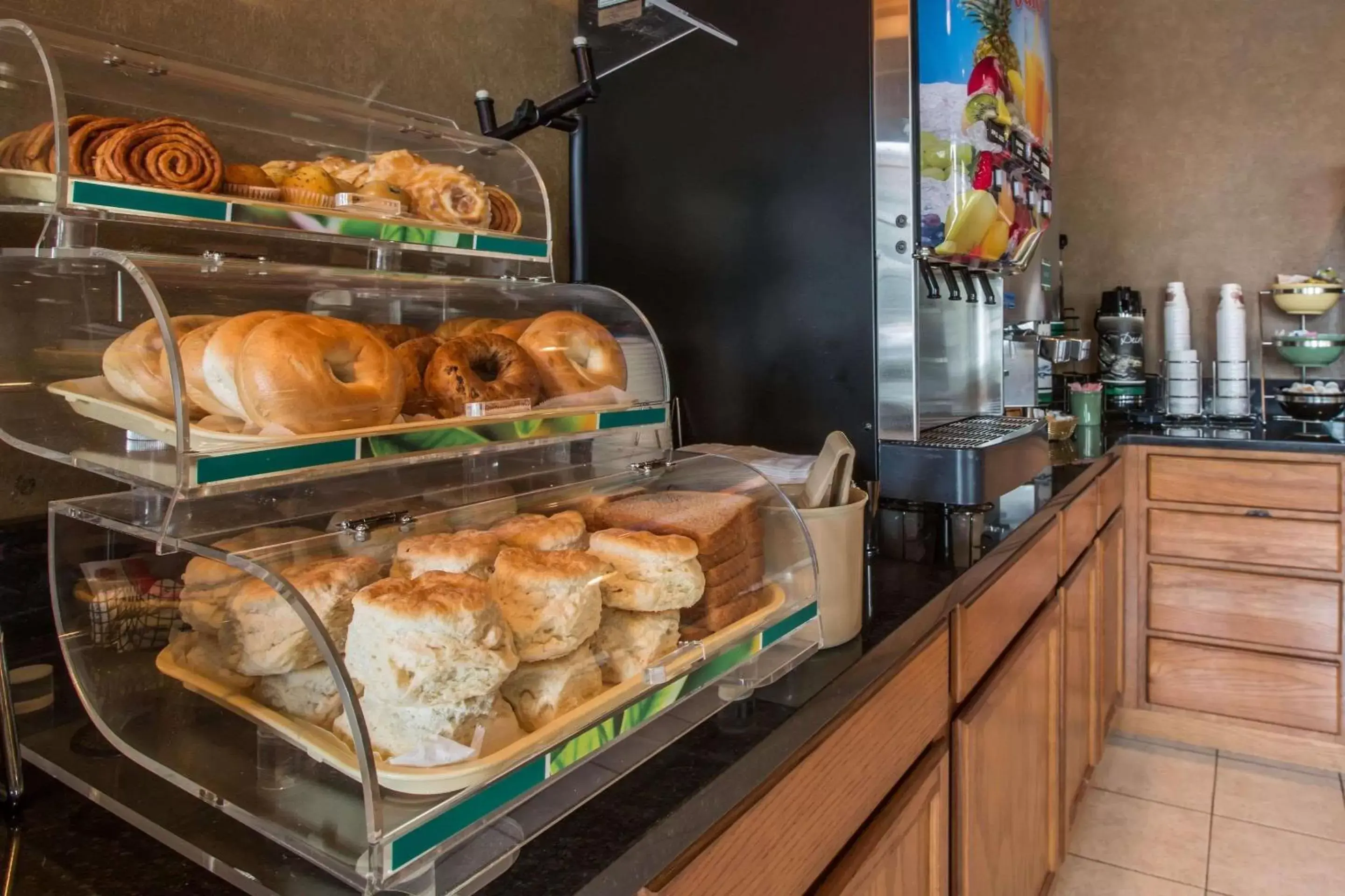 Restaurant/places to eat in Quality Inn & Suites Hanes Mall Restaurant/places to eat in Quality Inn & Suites Hanes Mall