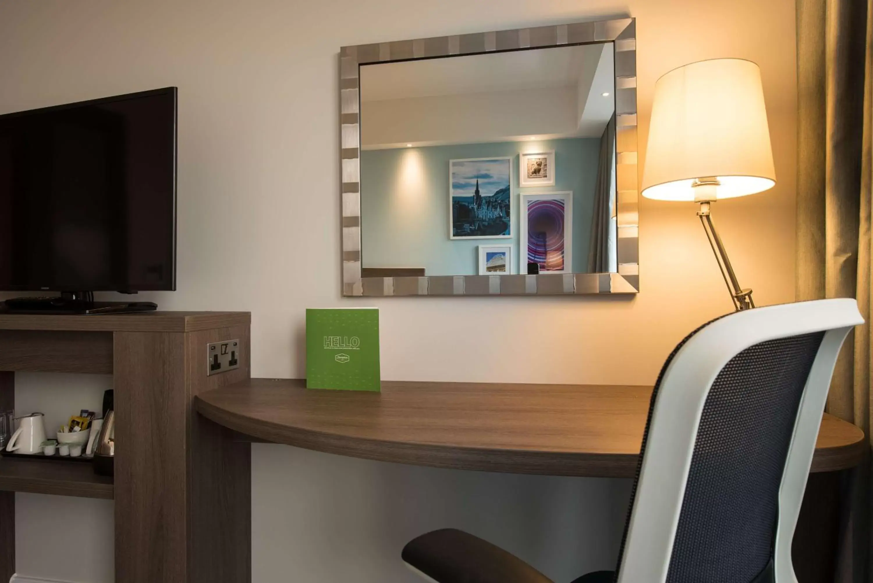 Bedroom, TV/Entertainment Center in Hampton By Hilton Edinburgh West End