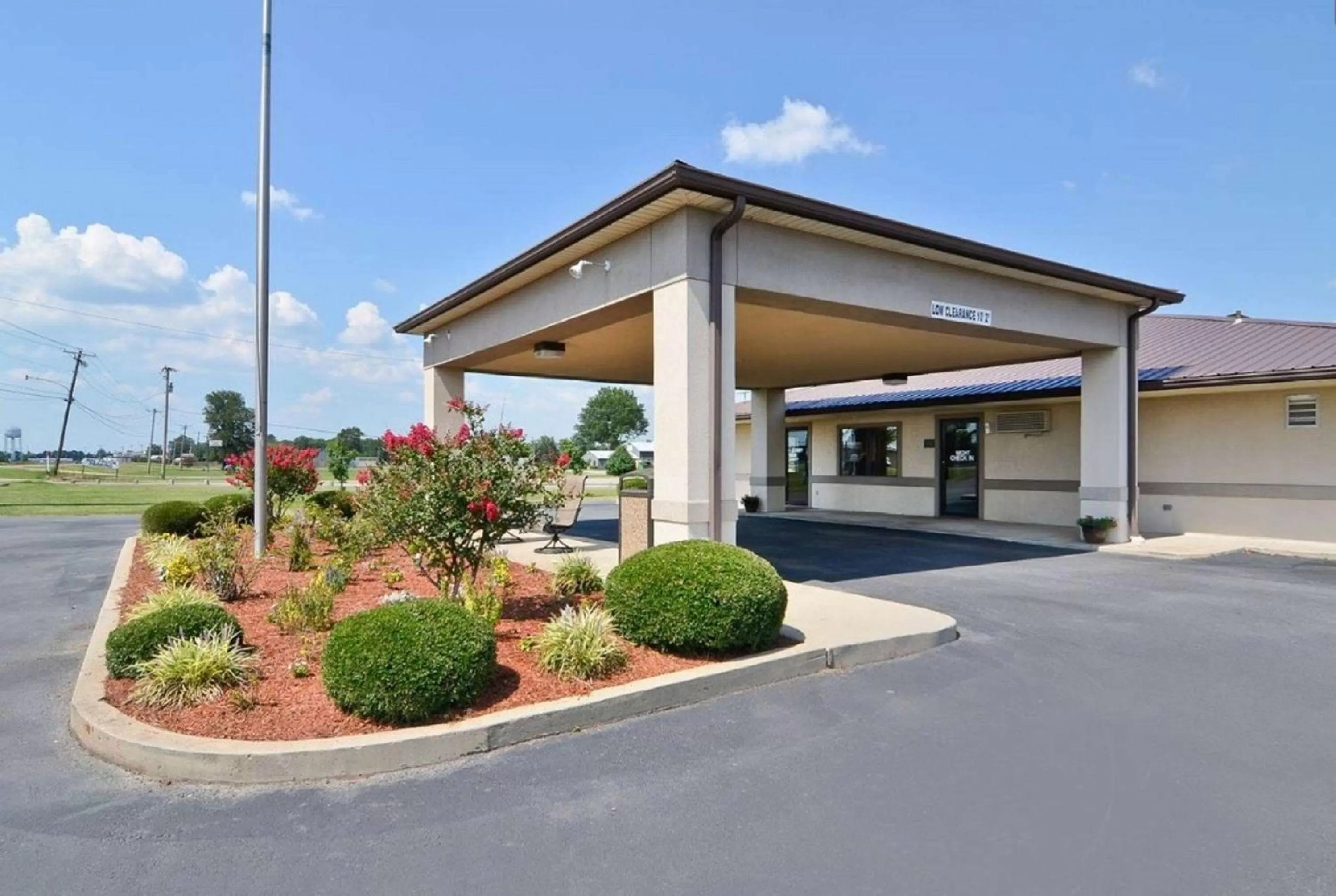 Property building in Super 8 by Wyndham McGehee