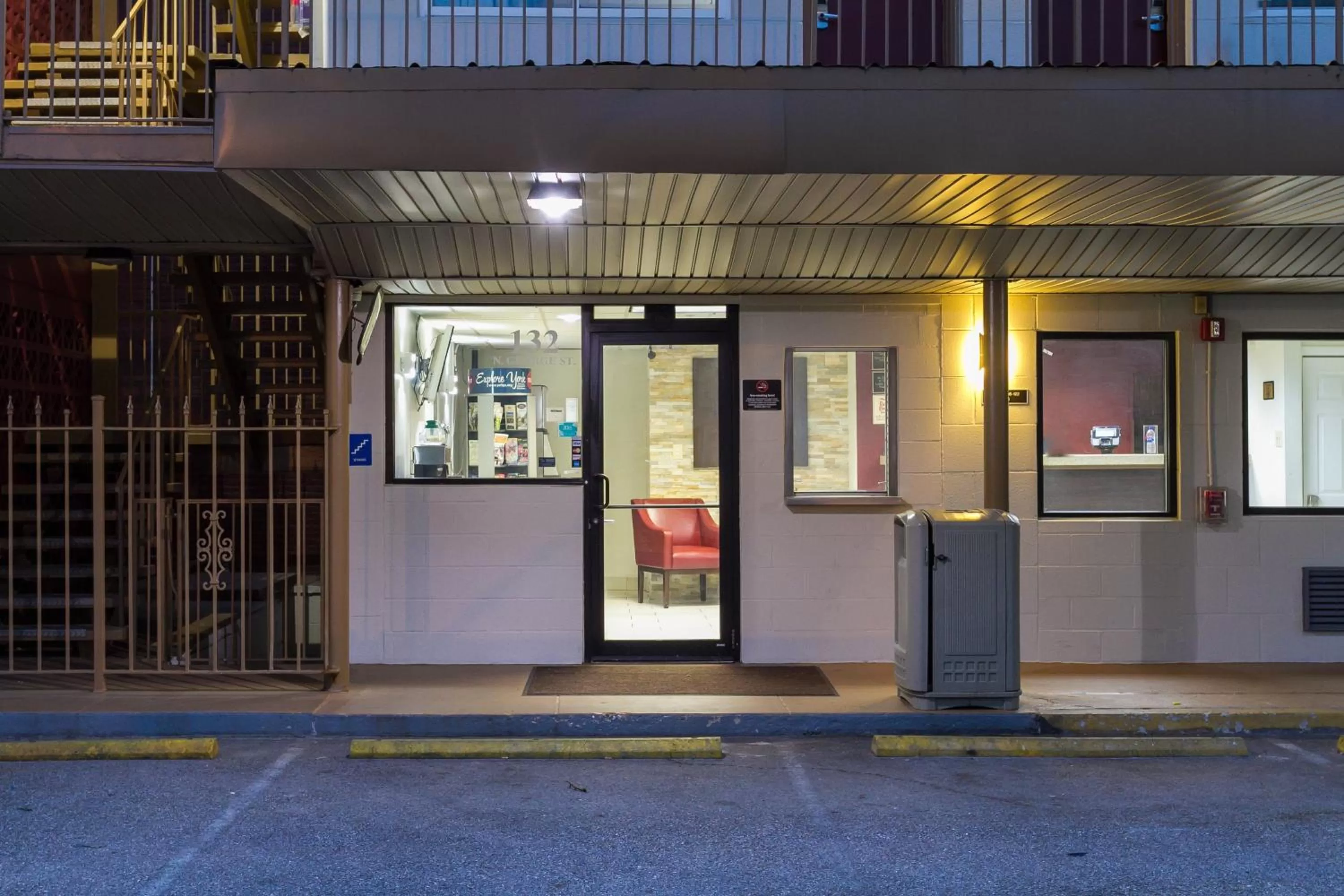 Property building in Red Roof Inn York Downtown