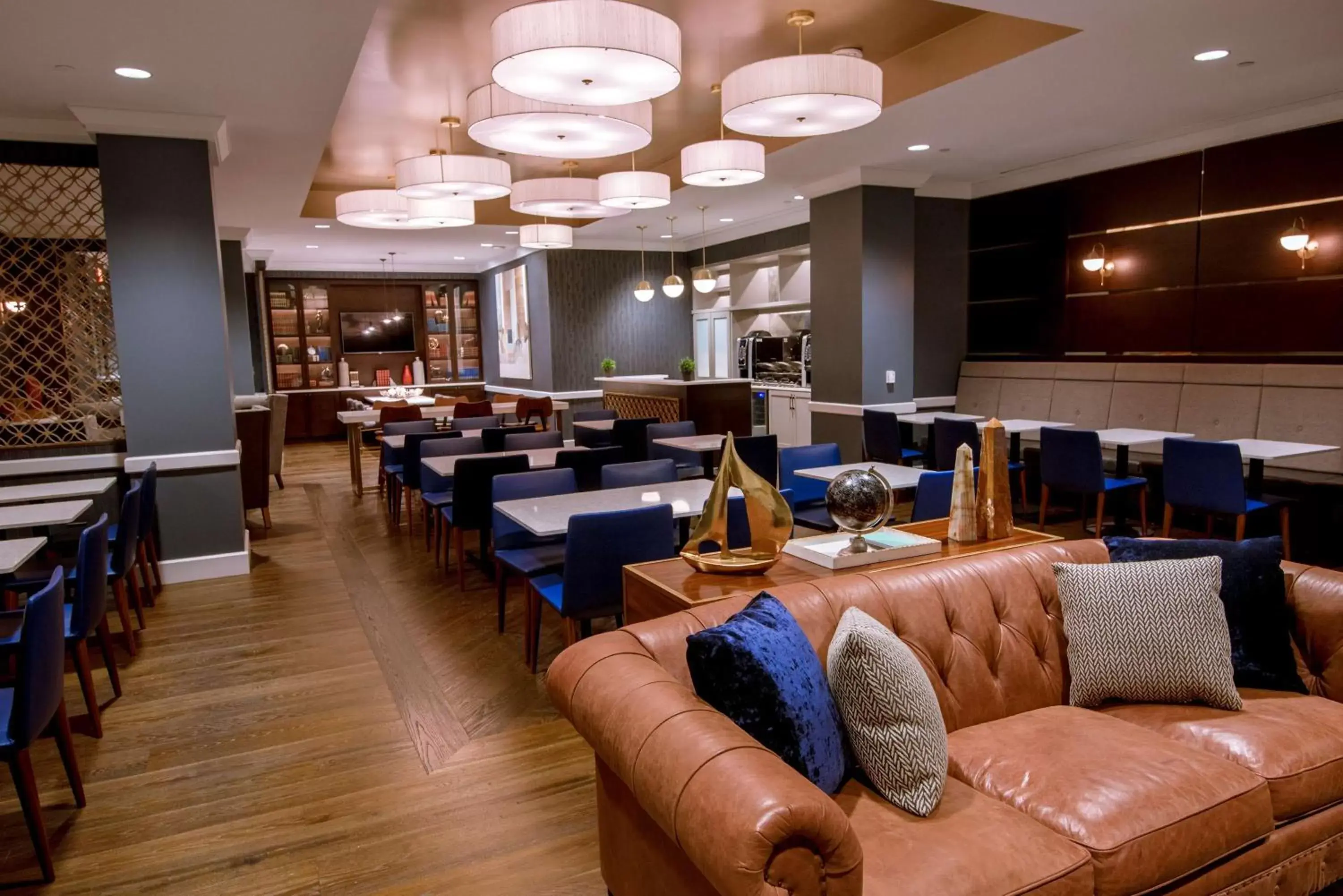 Property building in Hilton Chicago Oak Brook Hills Resort & Conference Center Property building in Hilton Chicago Oak Brook Hills Resort & Conference Center