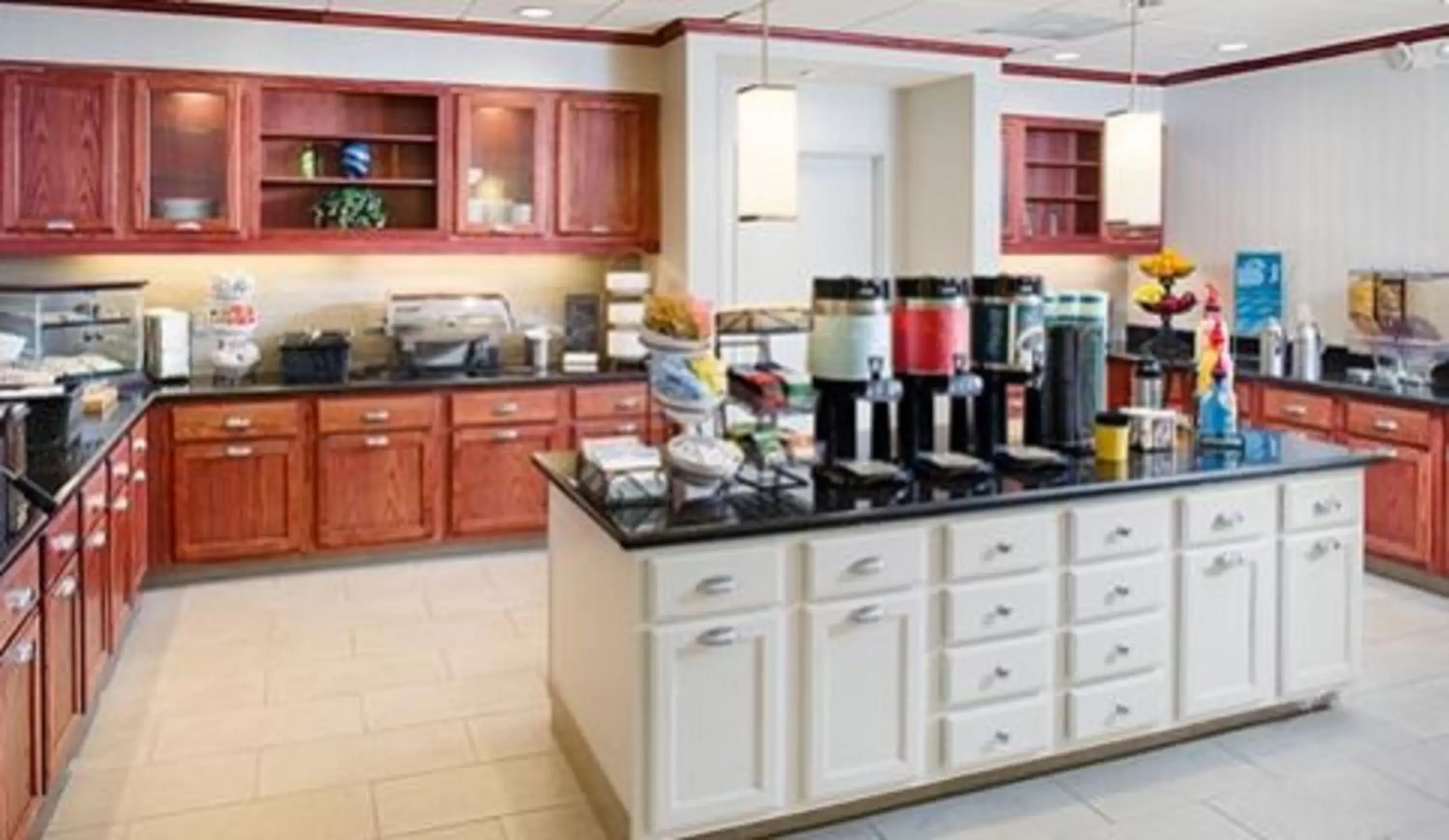 Communal kitchen, Kitchen/Kitchenette in Homewood Suites Lancaster