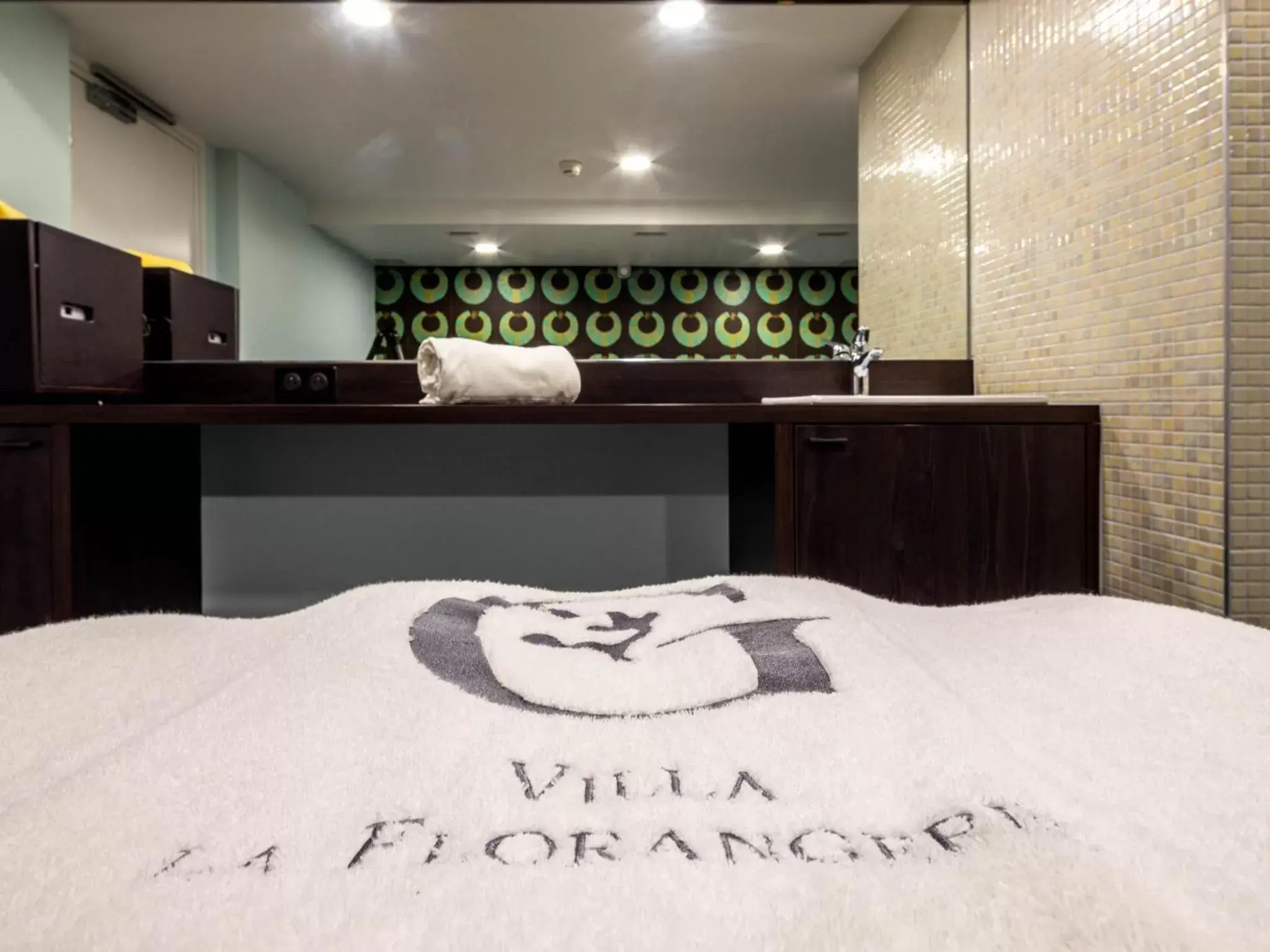 Massage in Garrigae Villa La Florangerie - Hôtel - Piscine & SPA inclus
