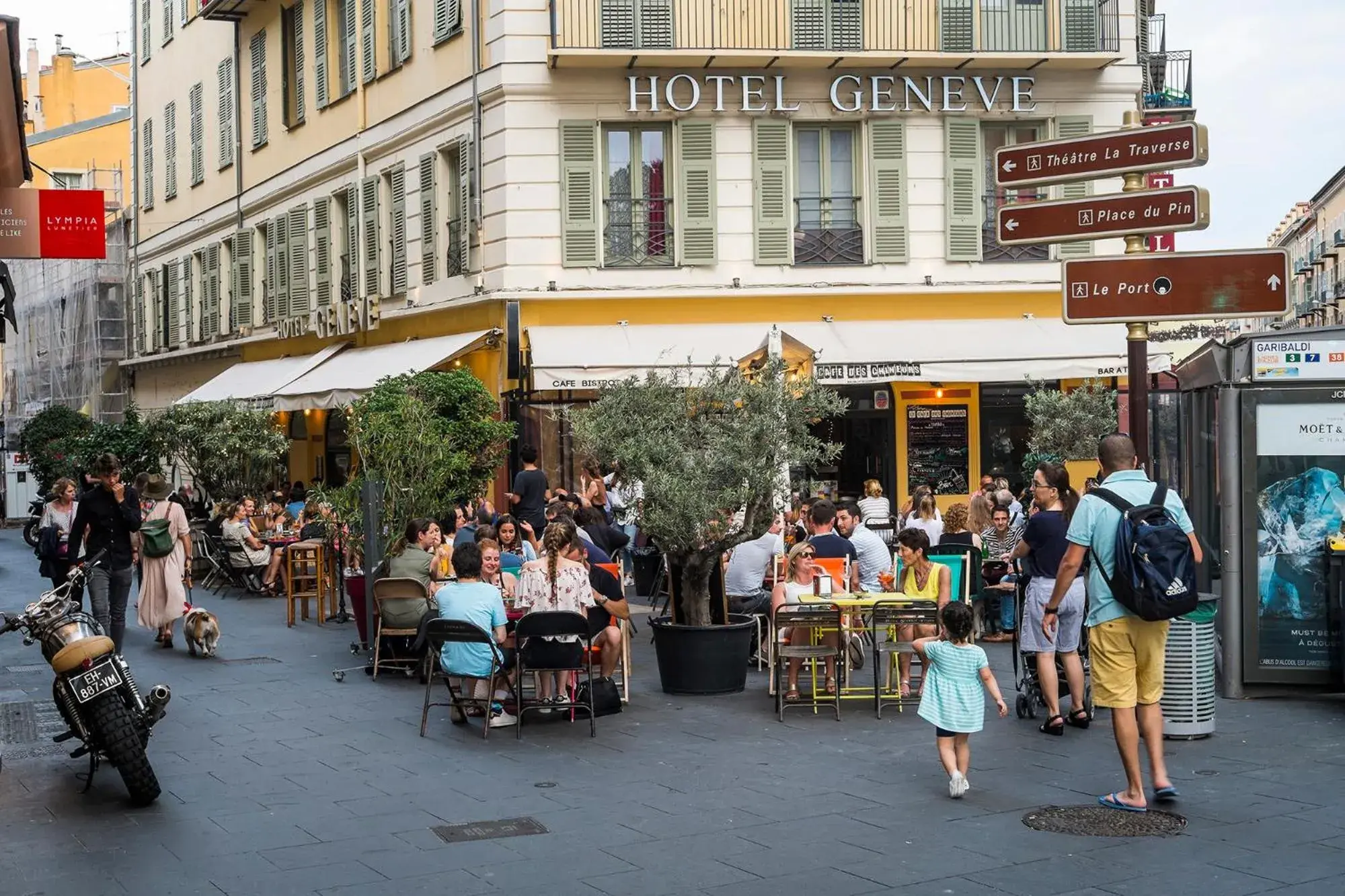 Restaurant/Places to Eat in Hotel Le G (ex Le Geneve)