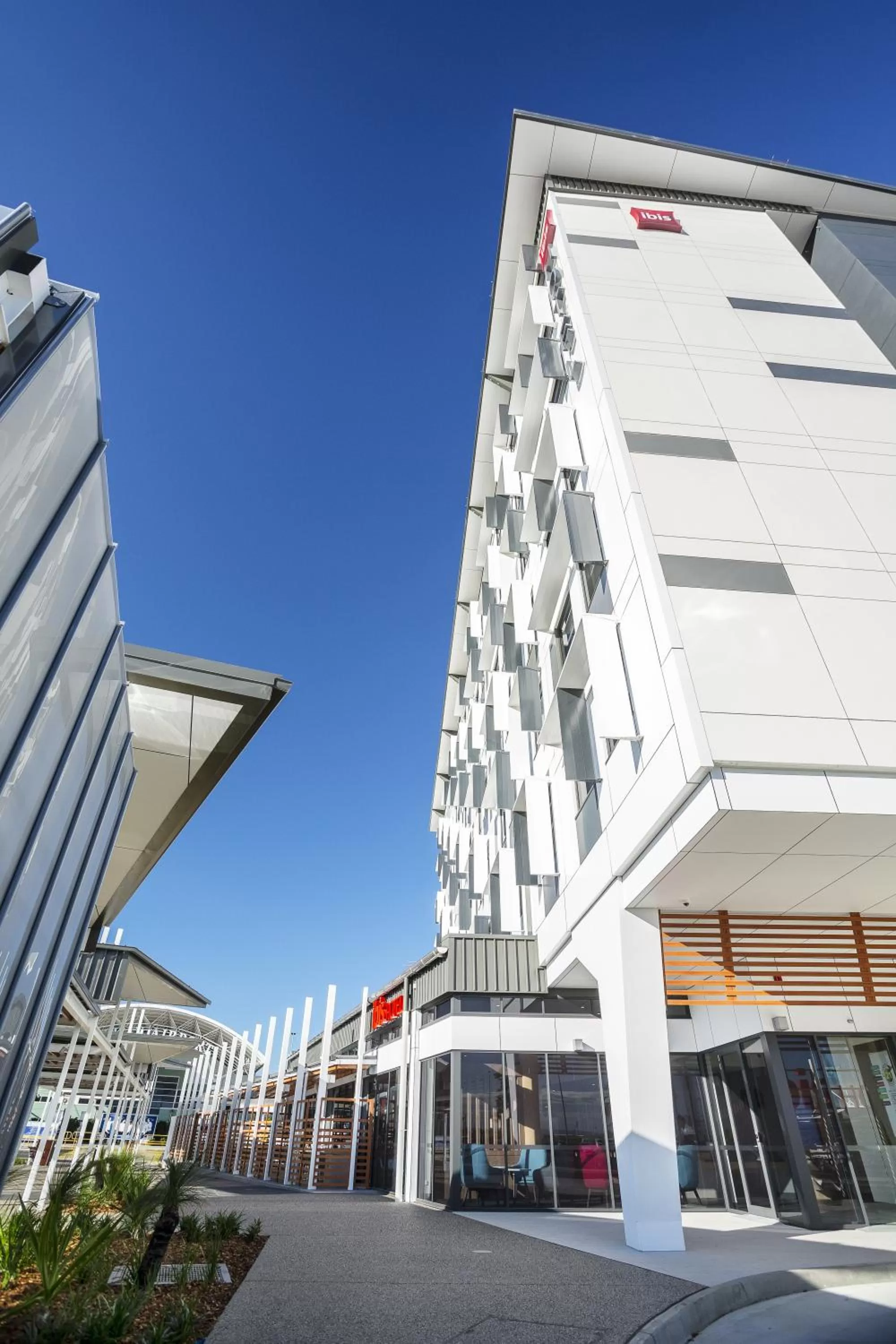 Facade/entrance in Ibis Mackay