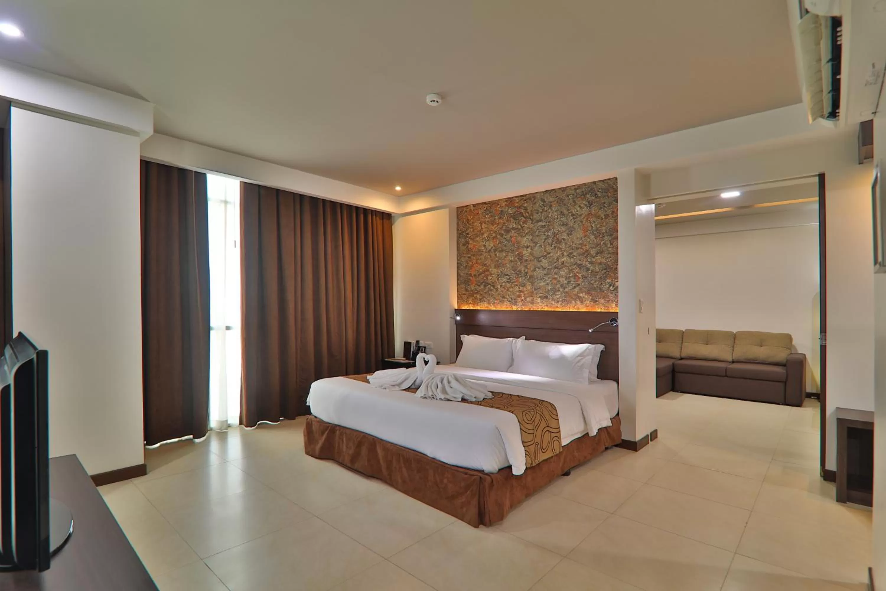 Bed in Kew Hotel Tagbilaran