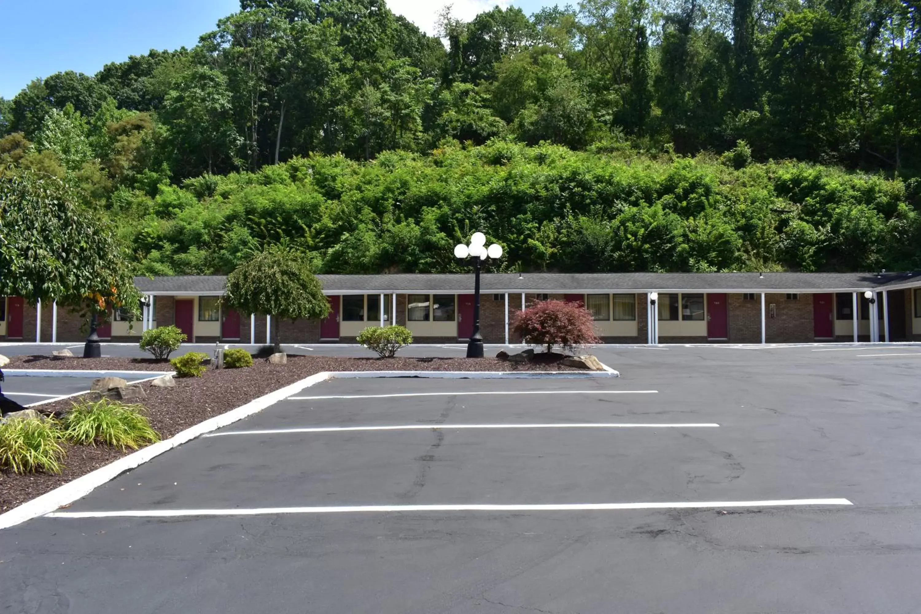 Property Building in South Hills Motel