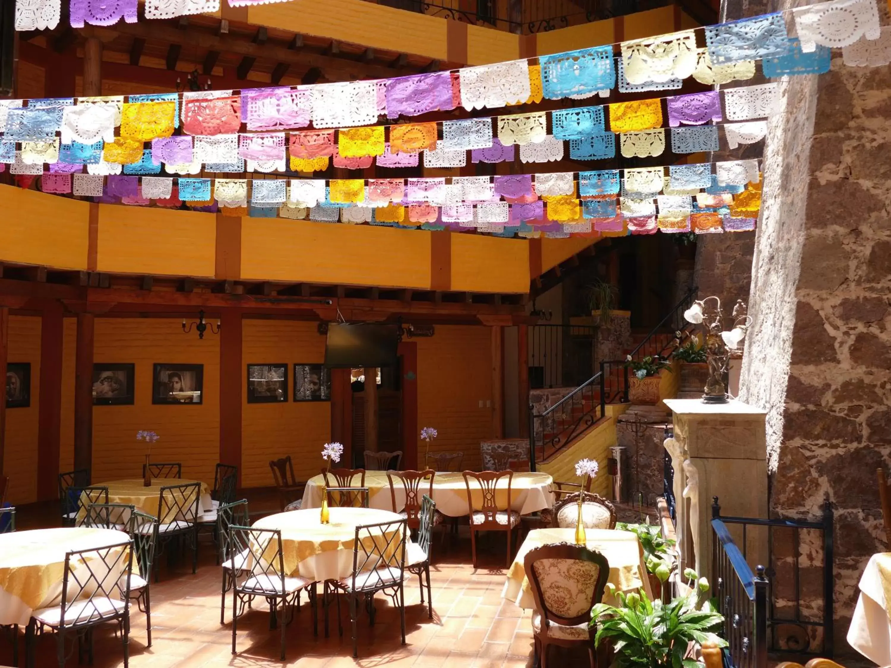 Restaurant/Places to Eat in El Meson de los Poetas