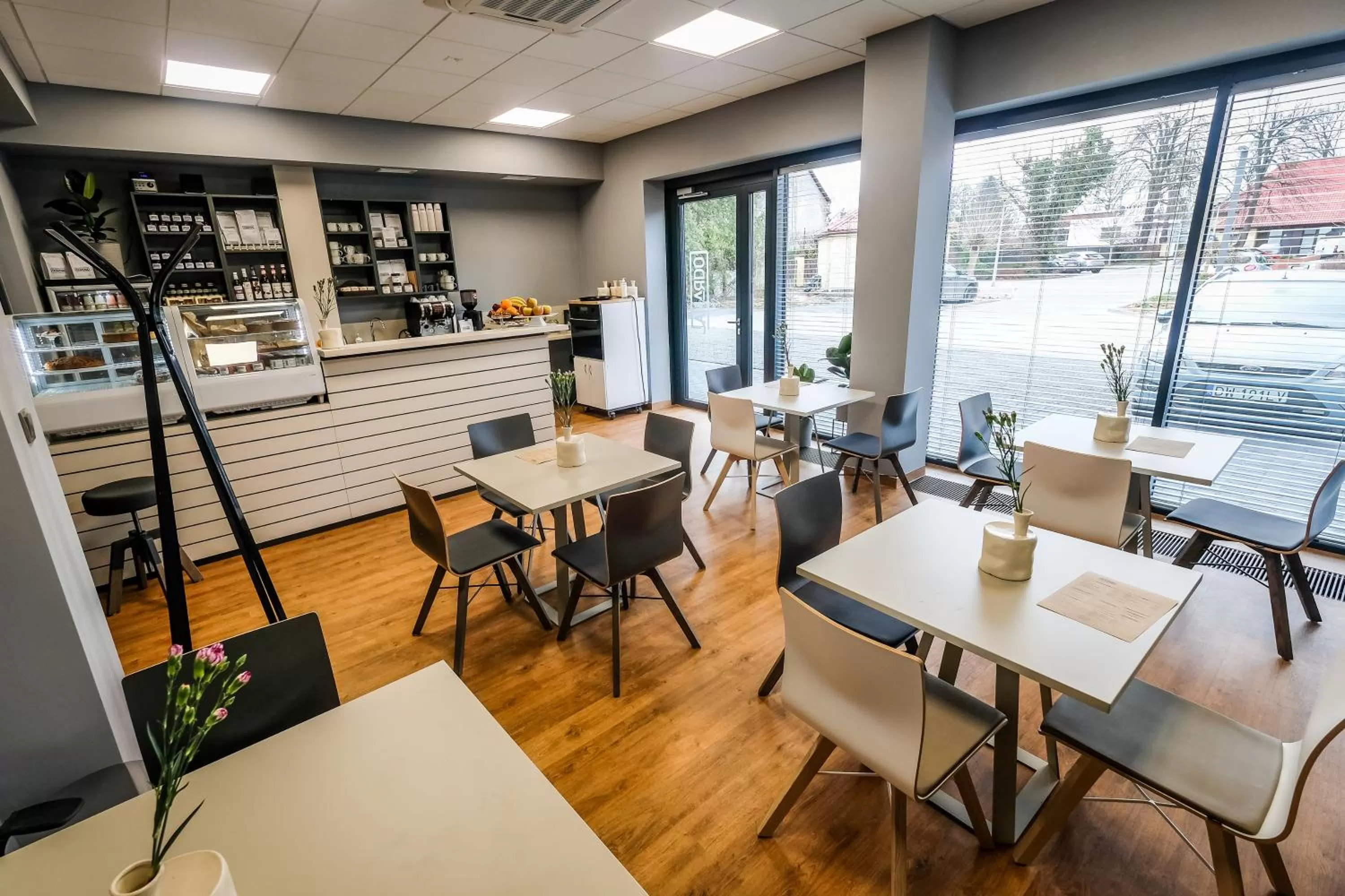 Restaurant/places to eat in Hotel Gem