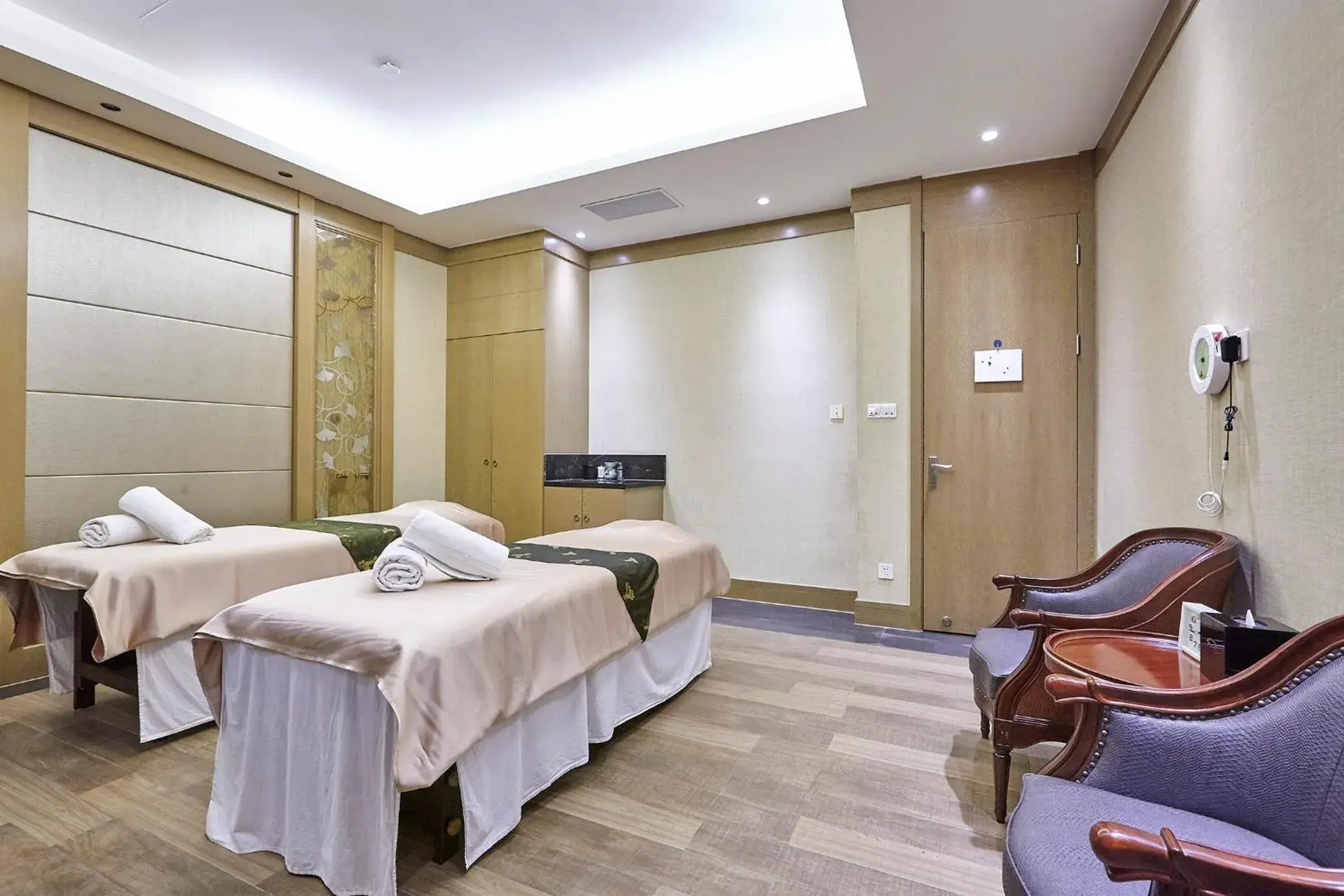 Massage in Tongli Lakeview Hotel