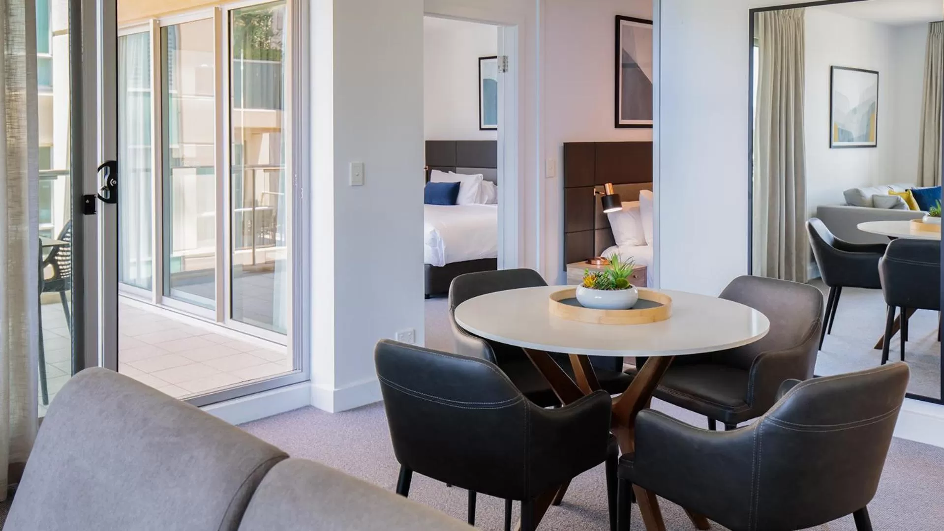Dining area in Oaks Glenelg Plaza Pier Suites