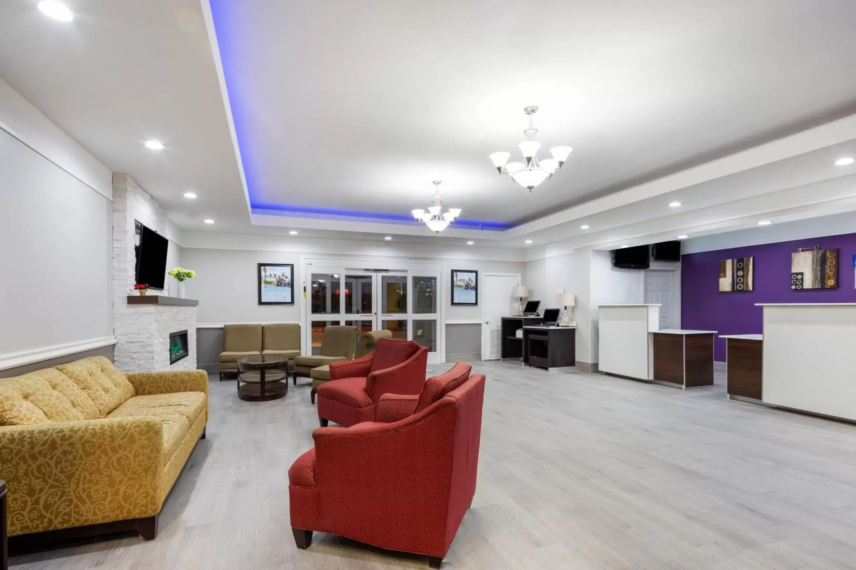 Lobby or reception, Seating Area in La Quinta Inn Suites by Wyndham Raymondville Harlingen