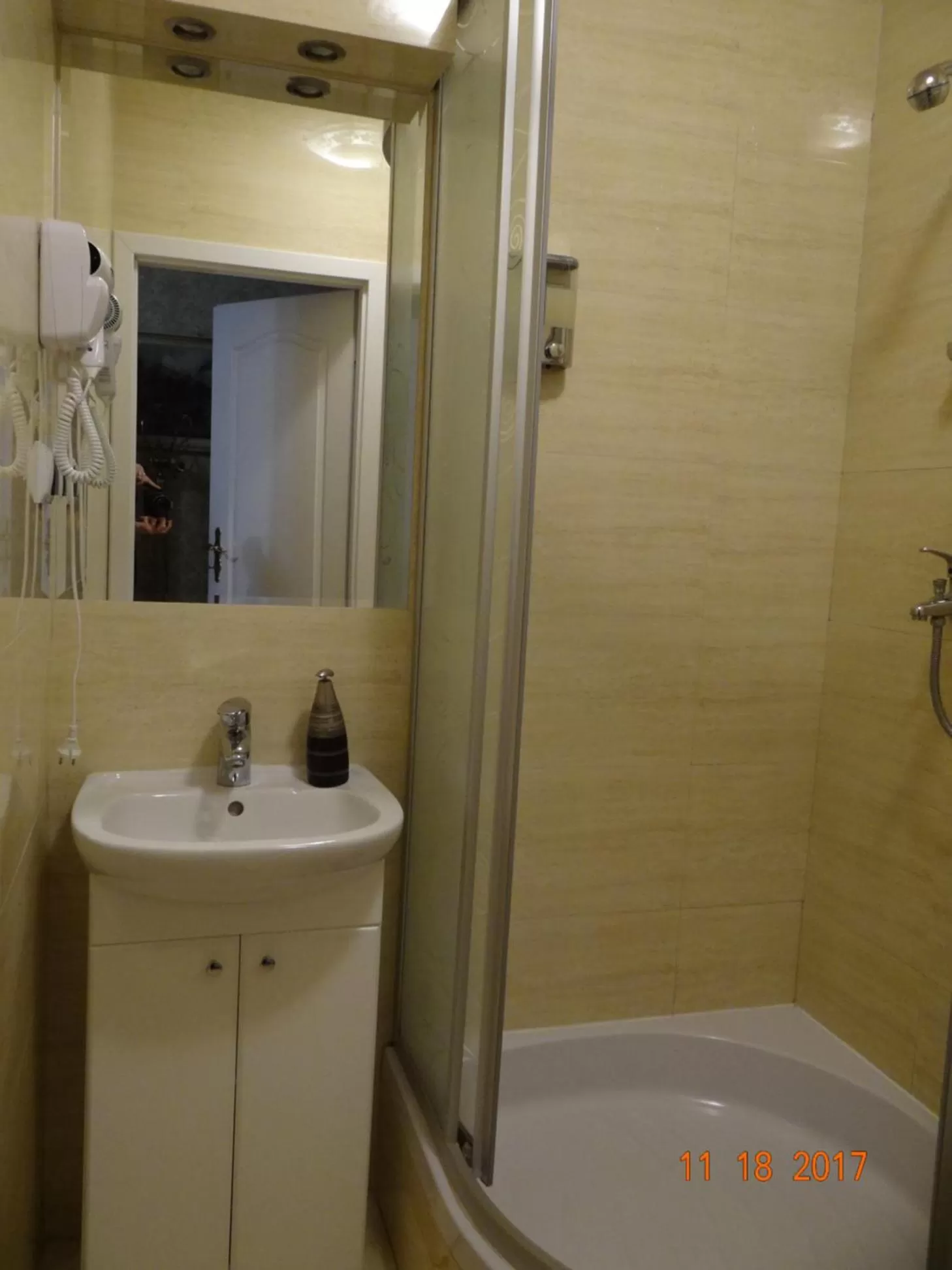 Photo of the whole room in "Arkadia"