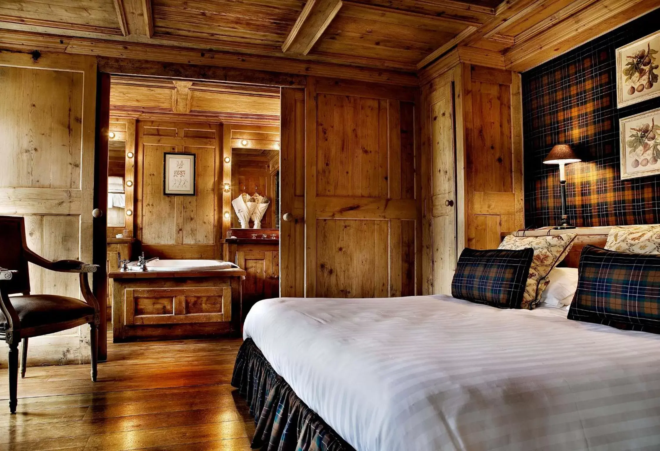 Photo of the whole room, Bed in Hotel Mont Blanc Megève