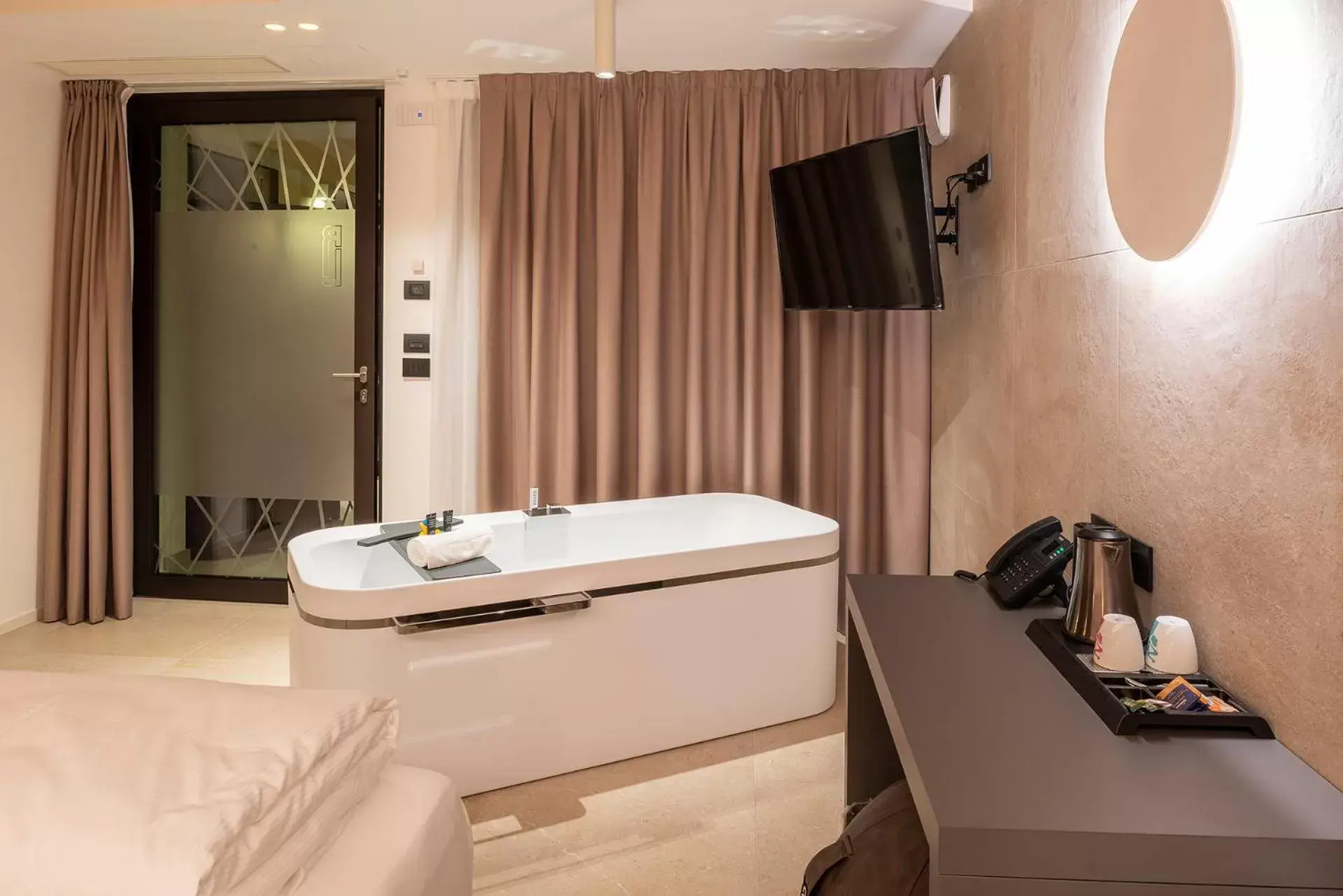 Bath, Bathroom in Relais Limonaia - Suites & Garden SPA