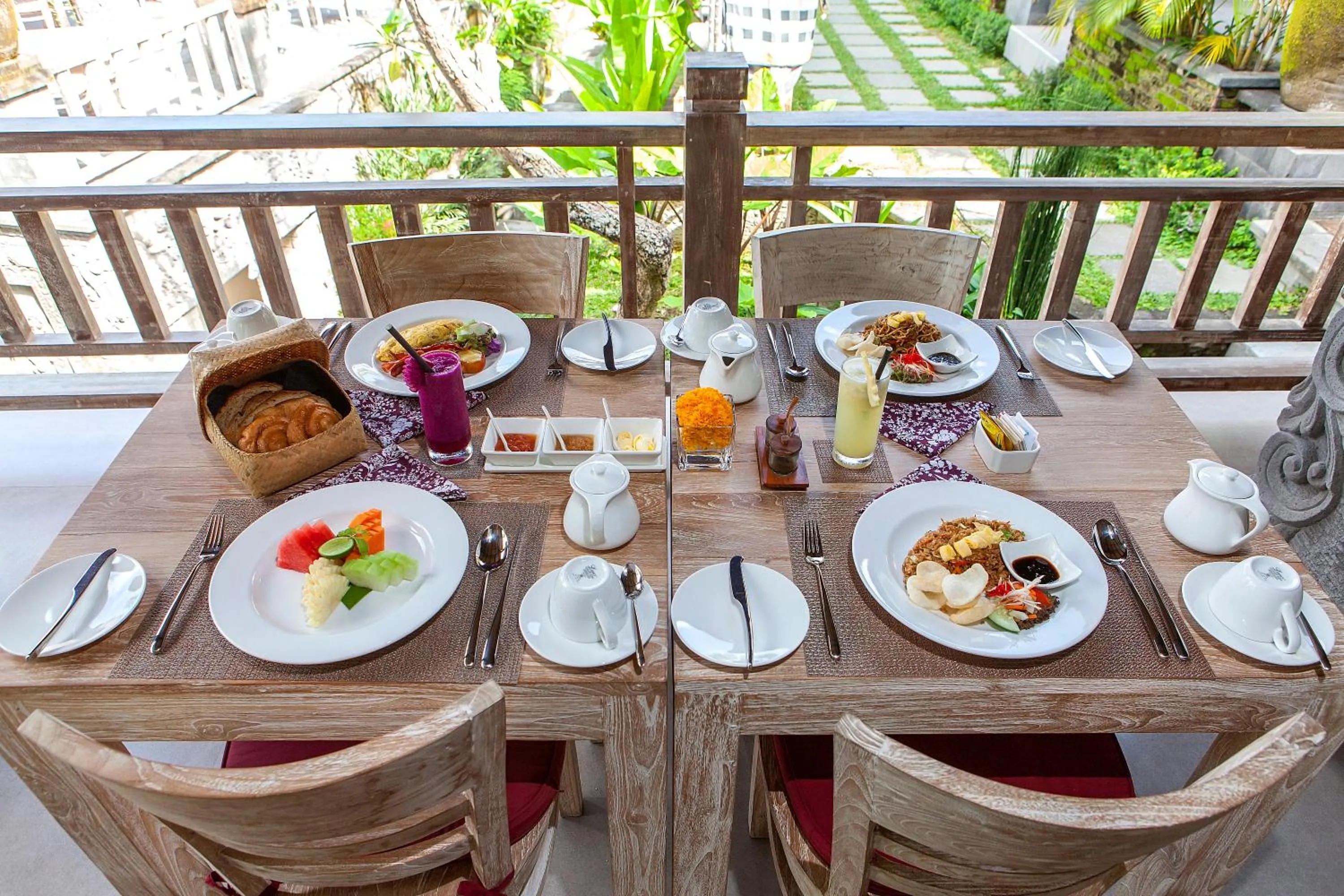 Food and drinks in Kawi Resort