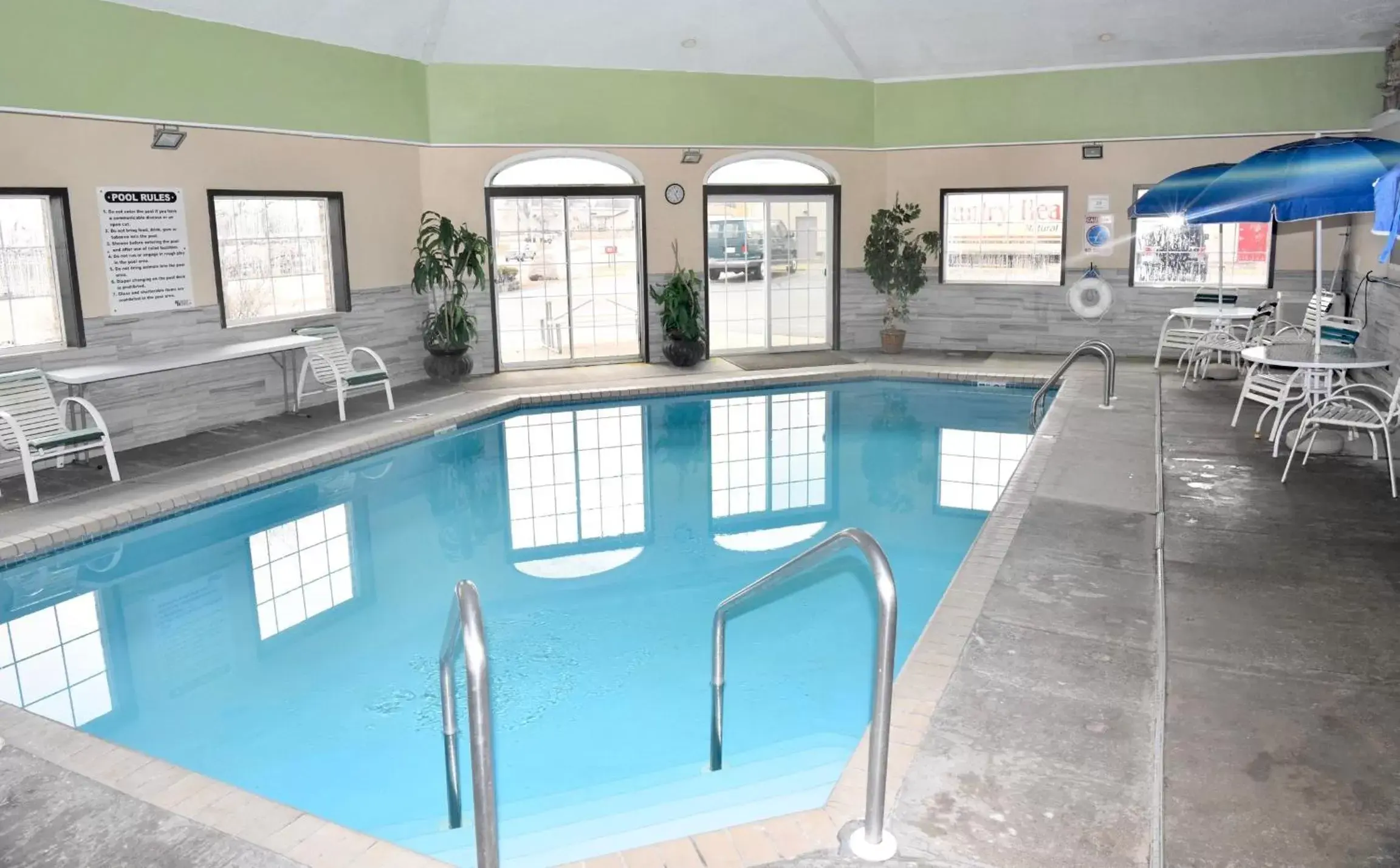 Pool view, Swimming Pool in Days Inn & Suites by Wyndham Kaukauna WI