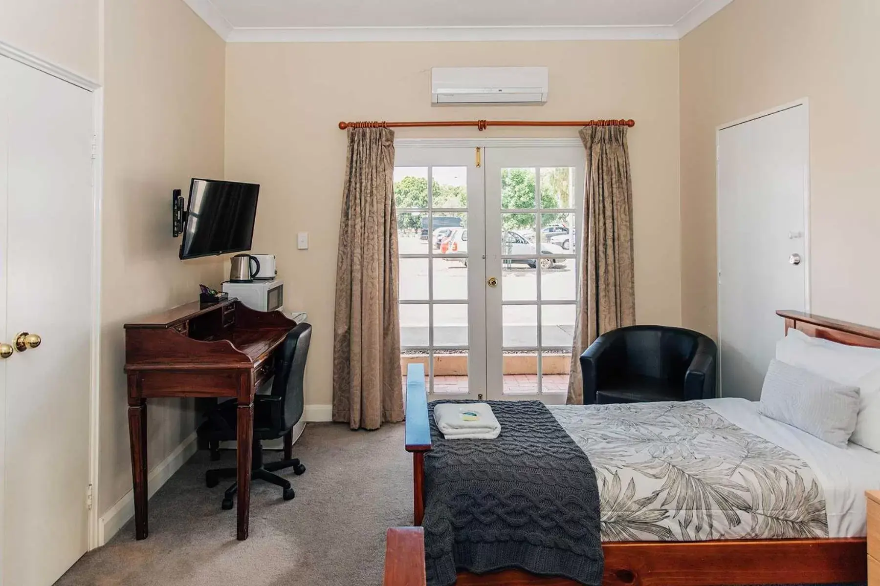 Standard Twin Room in Settlers Hotel York Standard Twin Room in Settlers Hotel York