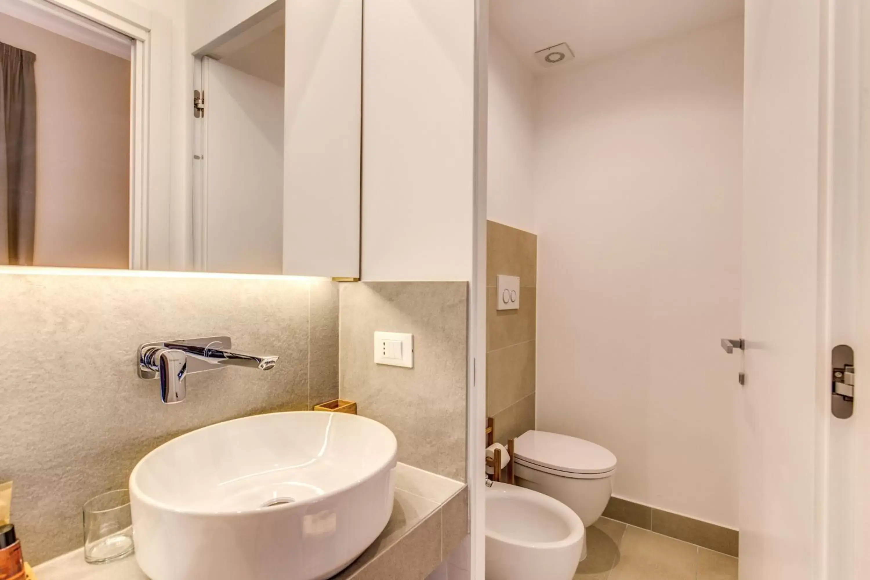 Toilet, Bathroom in The Spanish Suite Campo de' Fiori