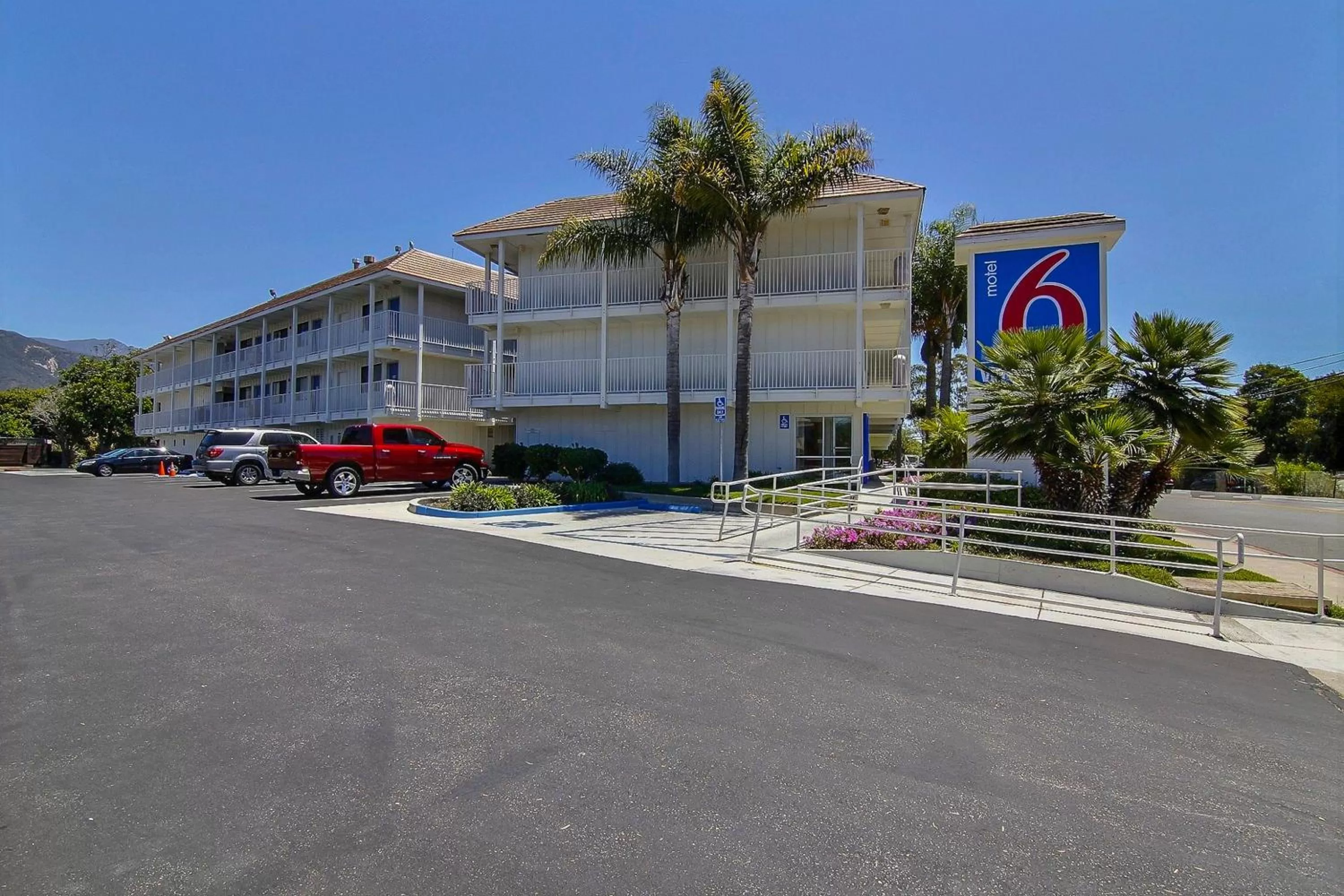 Facade/entrance in Motel 6-Carpinteria, CA - Santa Barbara - North