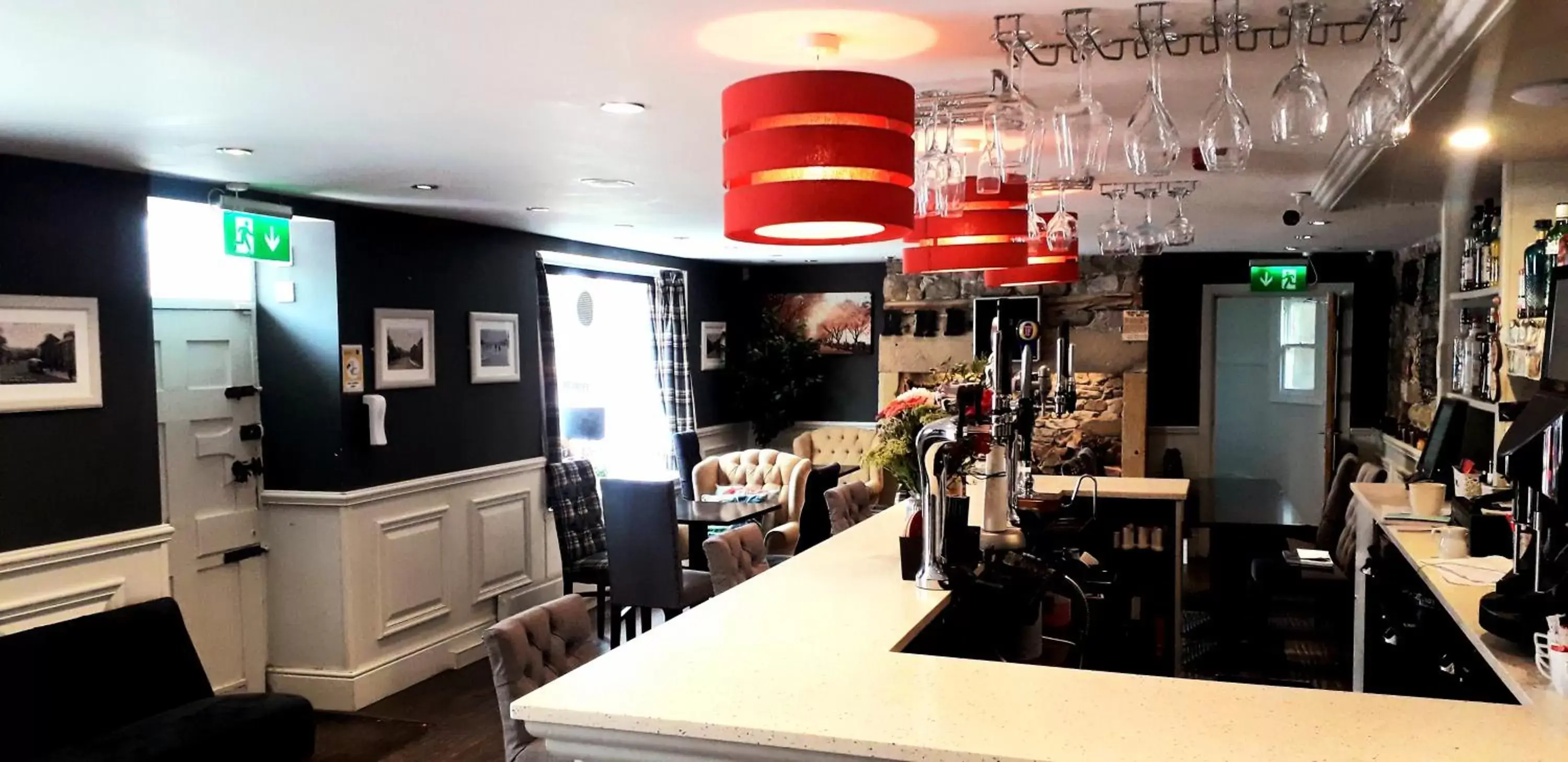 Lounge or bar, Restaurant/Places to Eat in The Railway Hotel