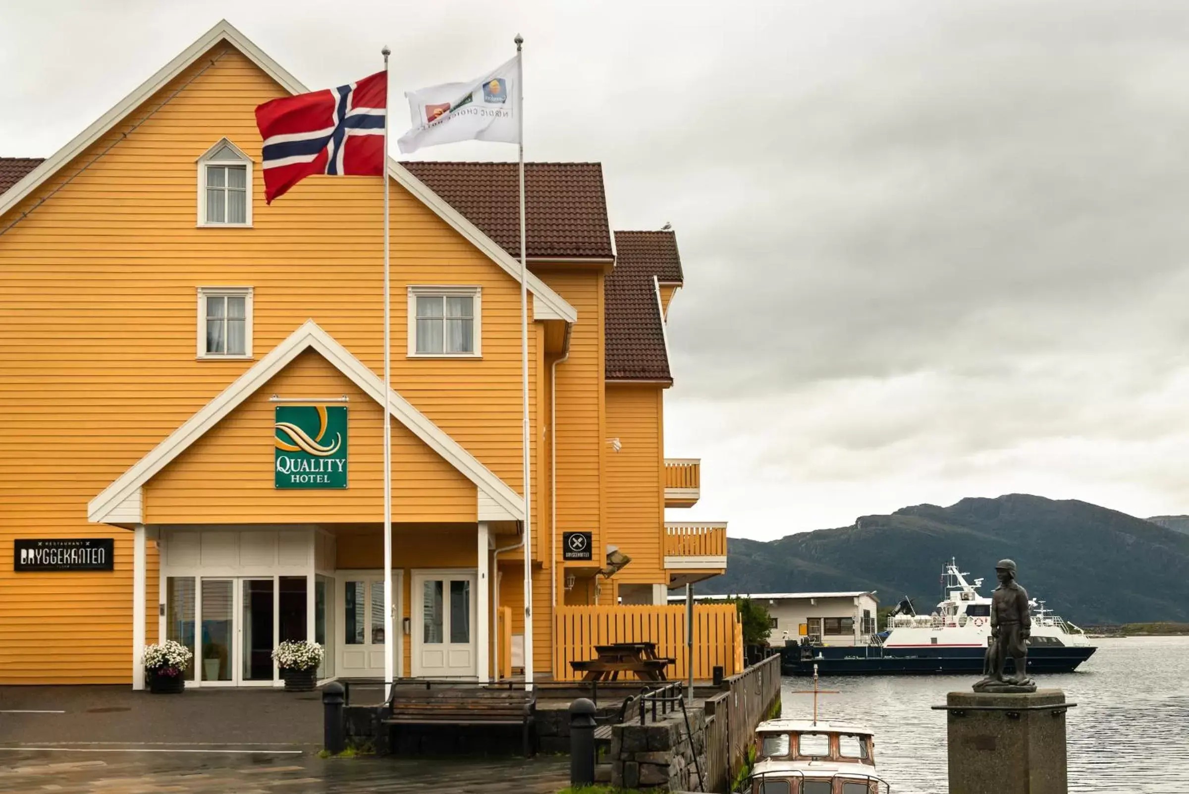 Property Building in Quality Hotel Florø