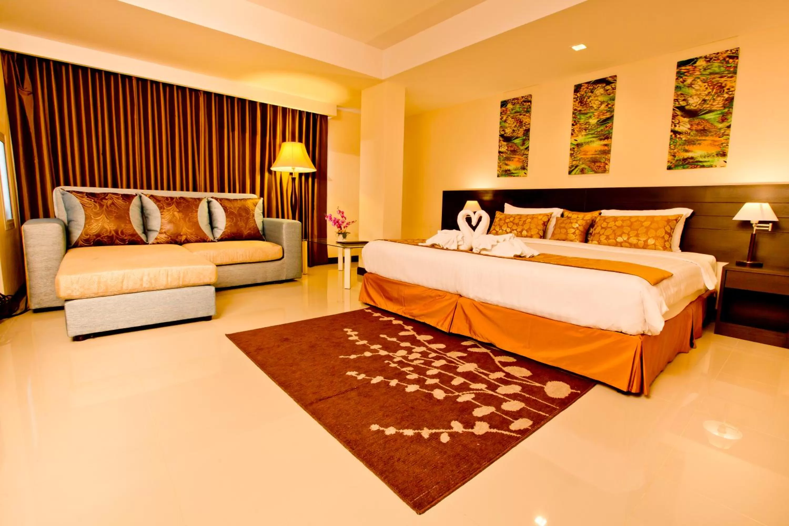 Bedroom, Bed in Sinsuvarn Airport Suite Hotel