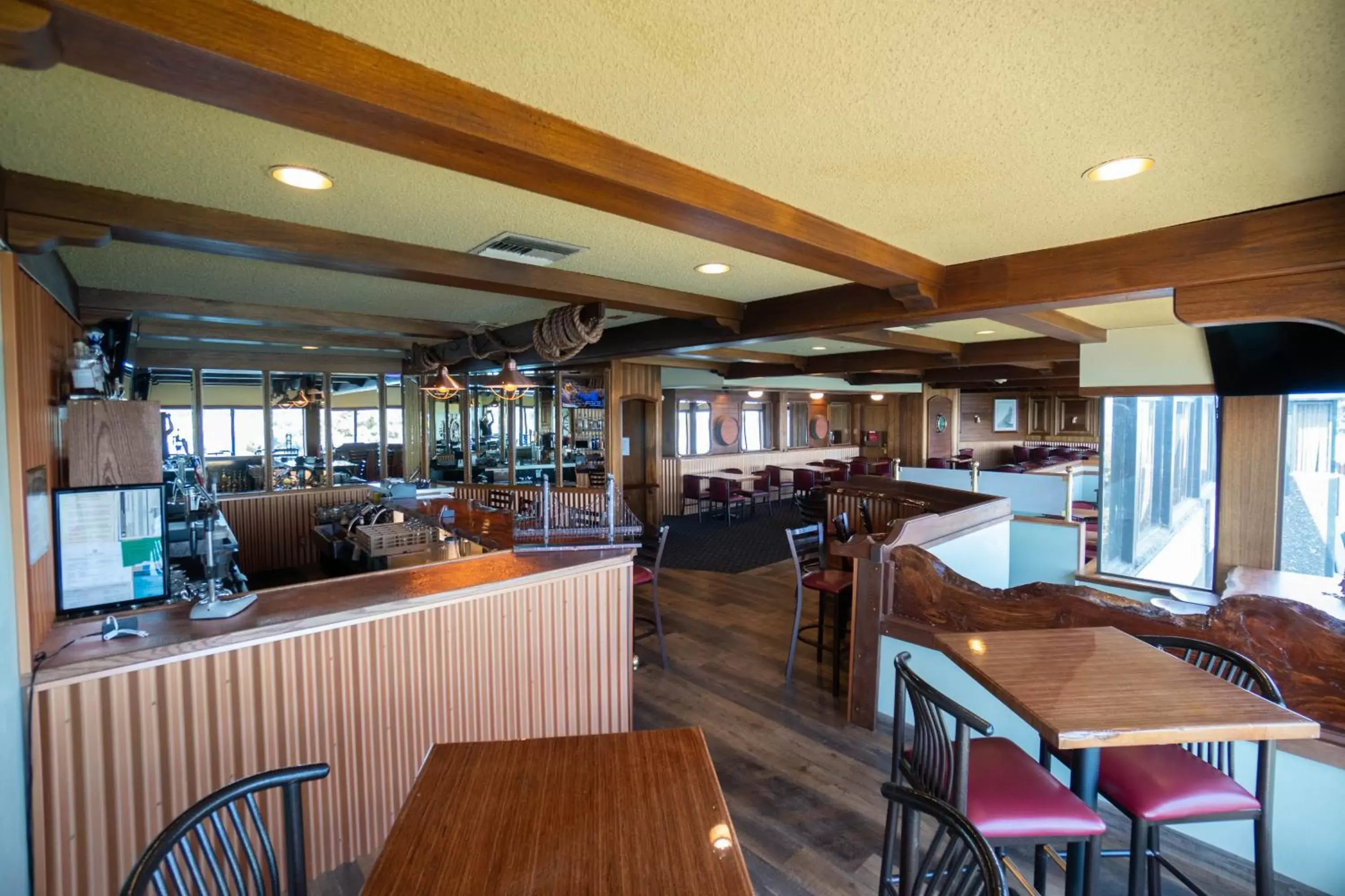 Lounge or bar, Restaurant/Places to Eat in Clover Island Inn