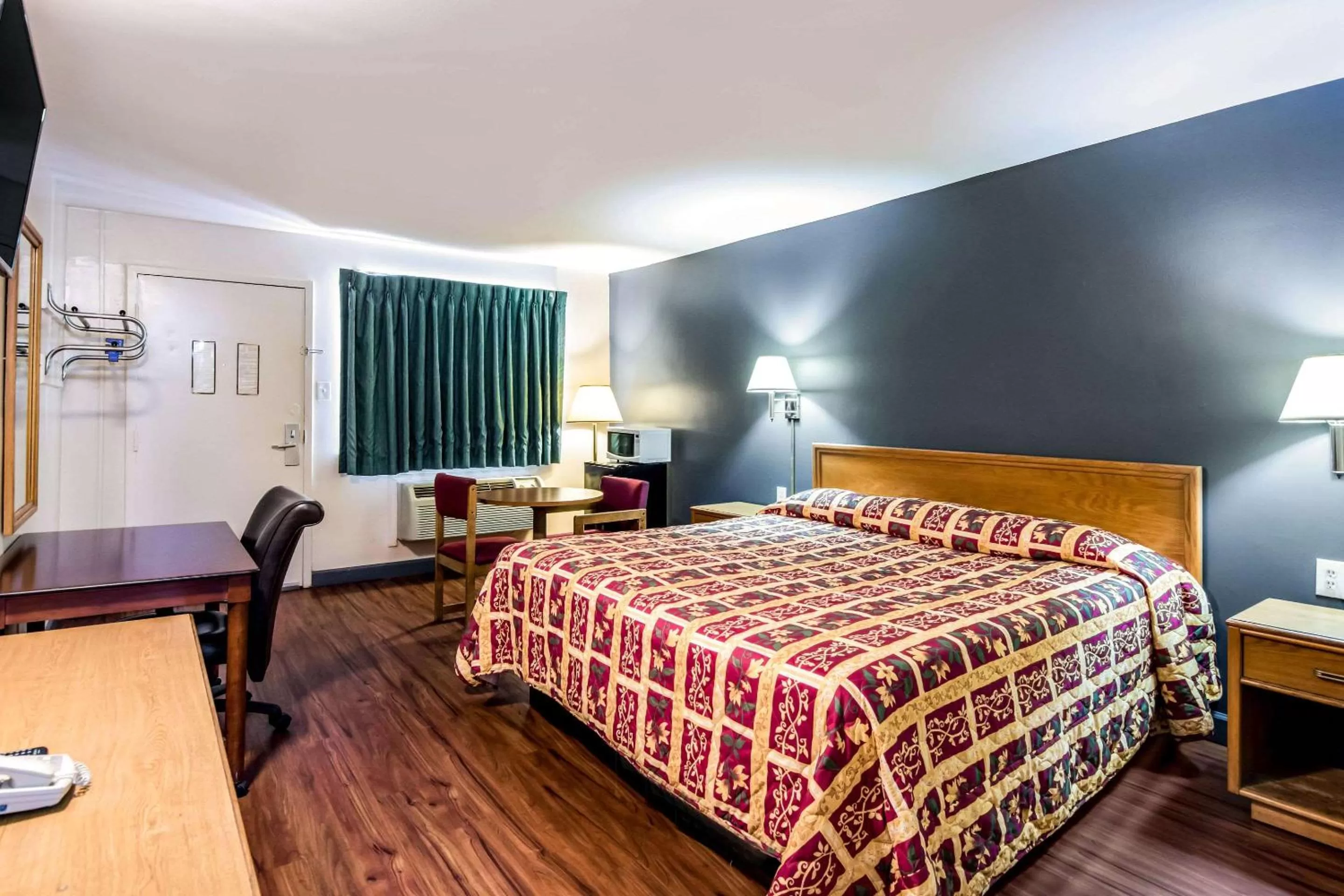 Bedroom, Bed in Brentwood Inn Richmond South