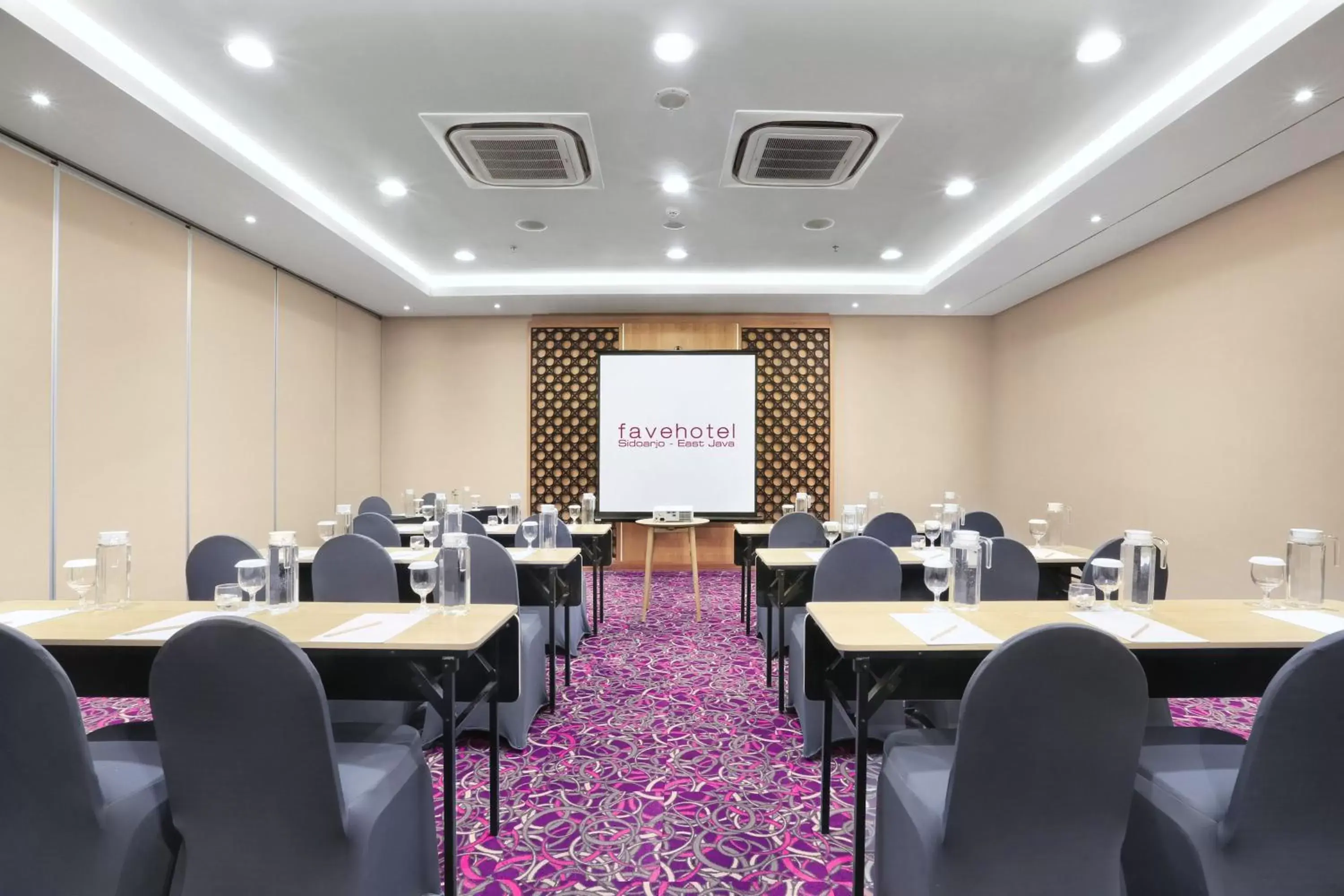 Meeting/conference room in favehotel Sidoarjo