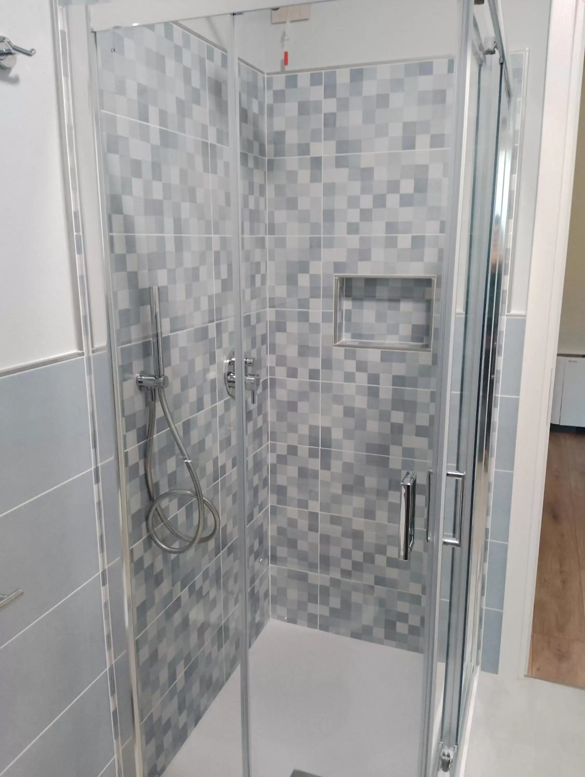 Shower, Bathroom in B&B LA VALLUNA