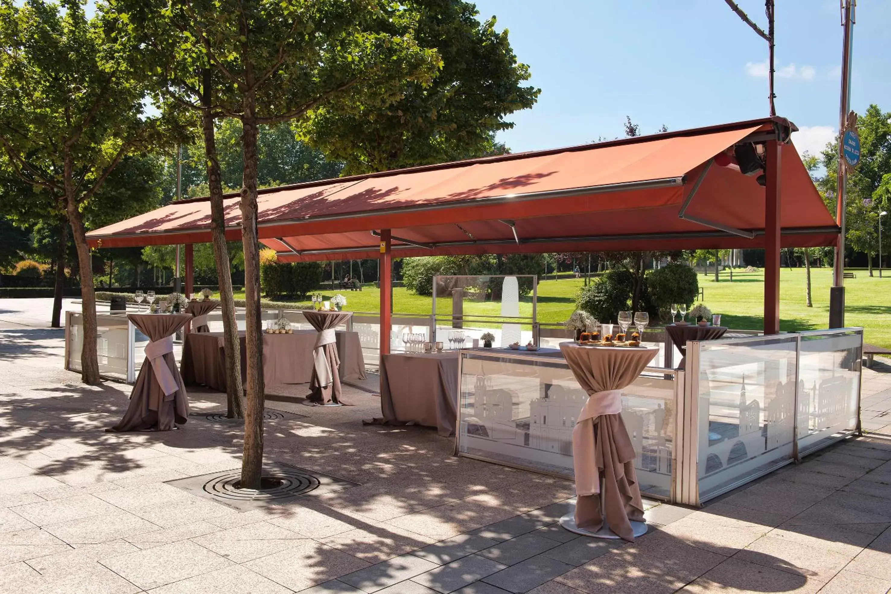 Garden, Restaurant/Places to Eat in Hotel Melia Bilbao