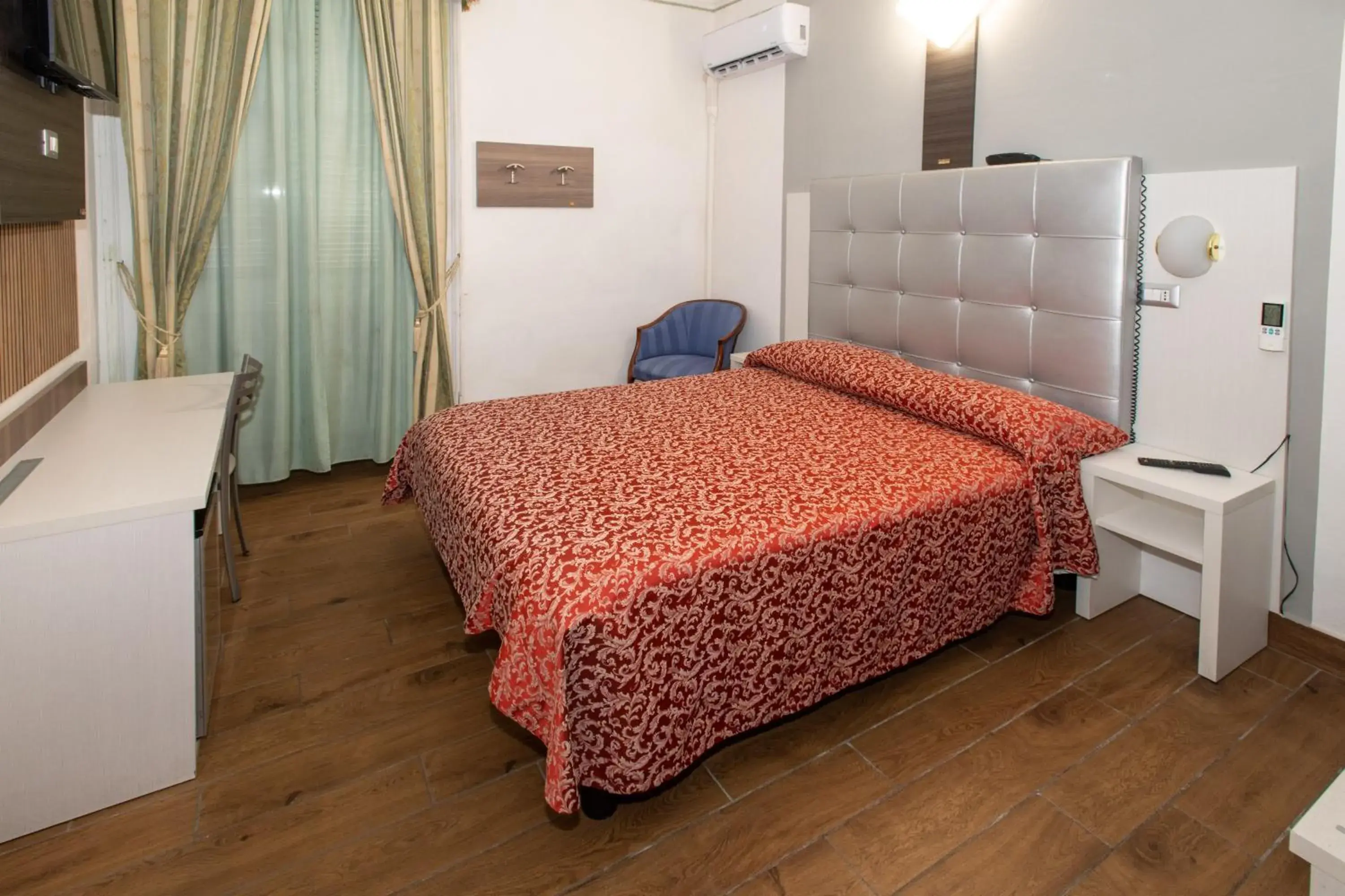 Bed in Hotel Piola