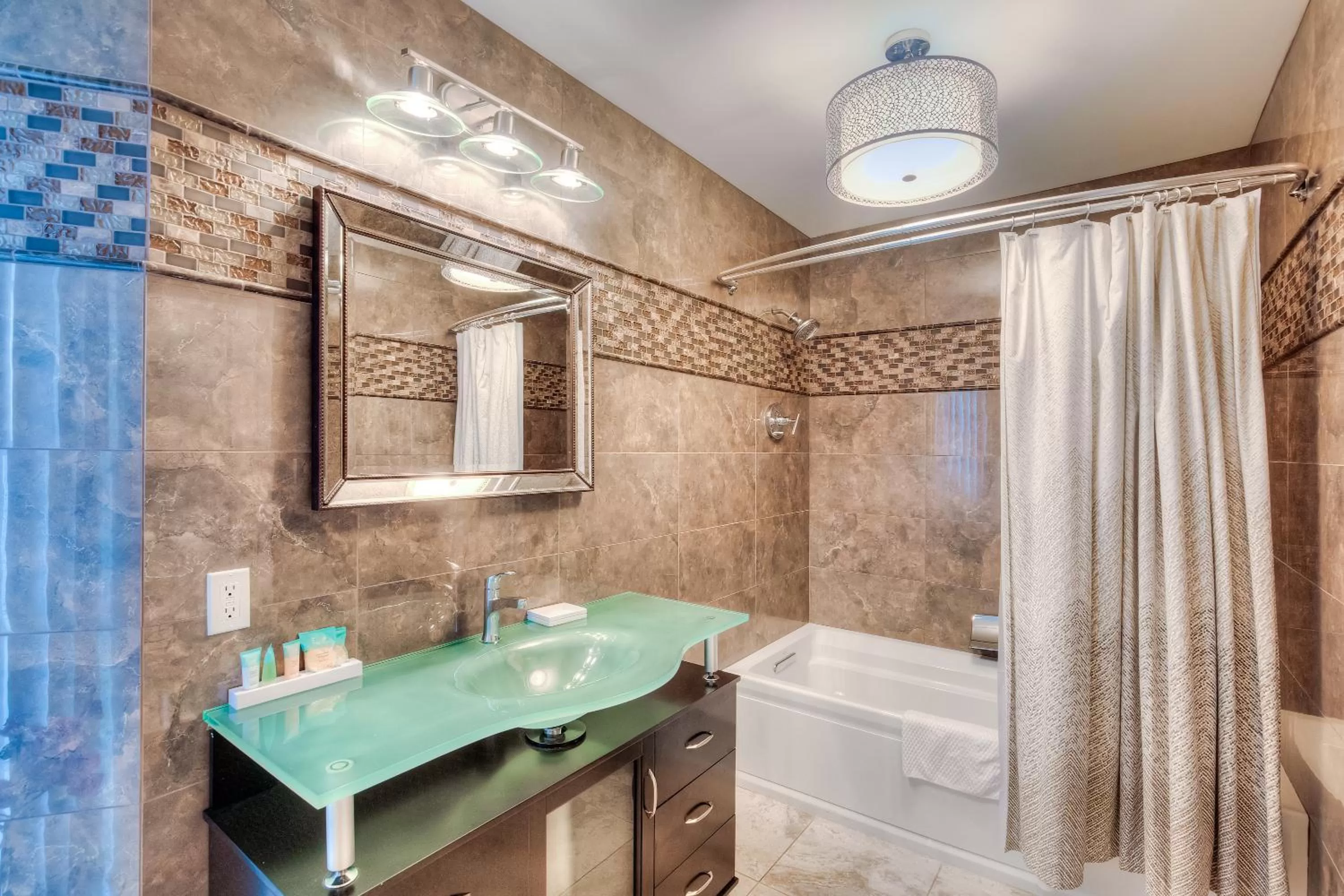 Shower, Bathroom in Elaine's Cape May Boutique Hotel