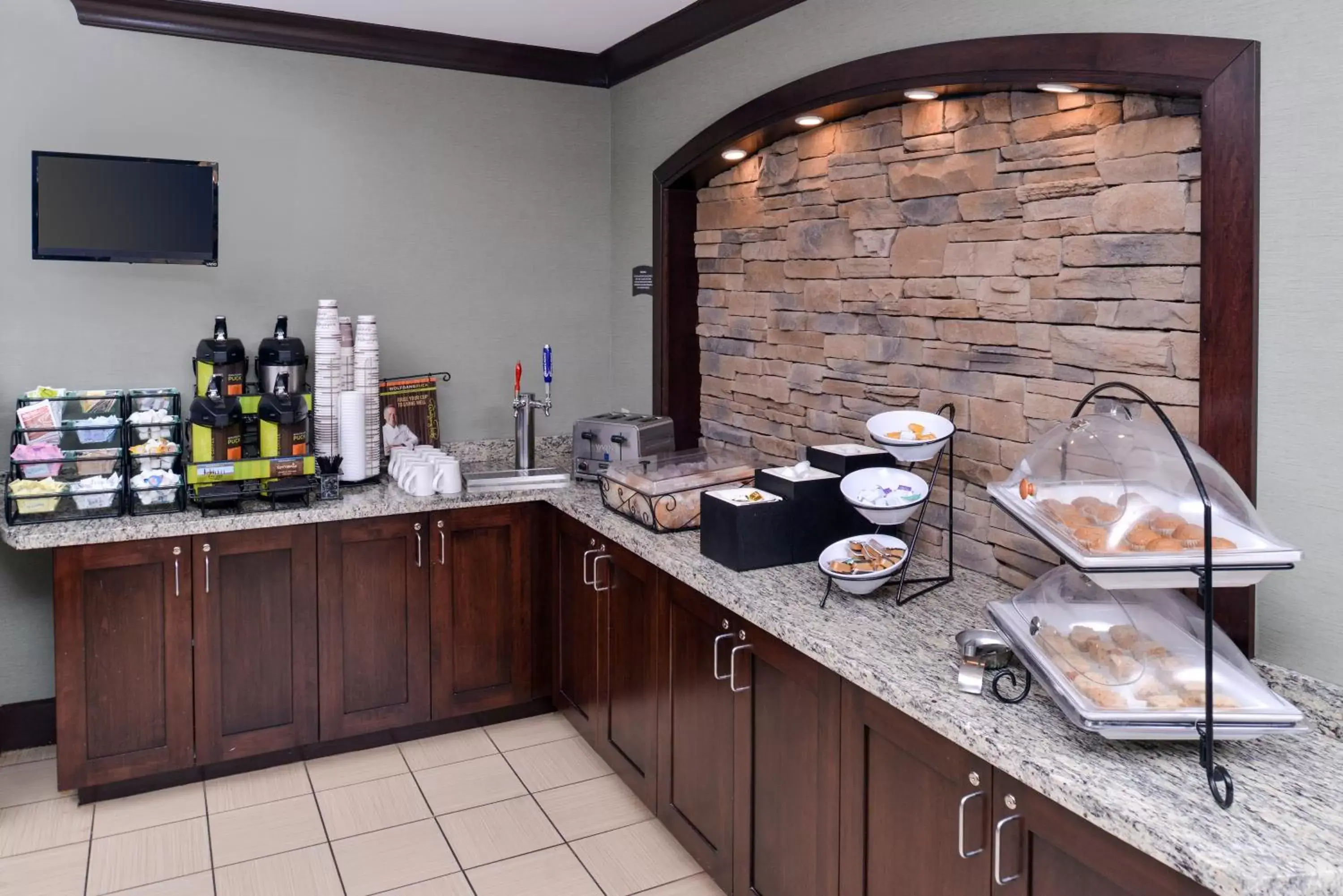 Breakfast in Staybridge Suites O'Fallon Chesterfield by IHG Breakfast in Staybridge Suites O'Fallon Chesterfield by IHG