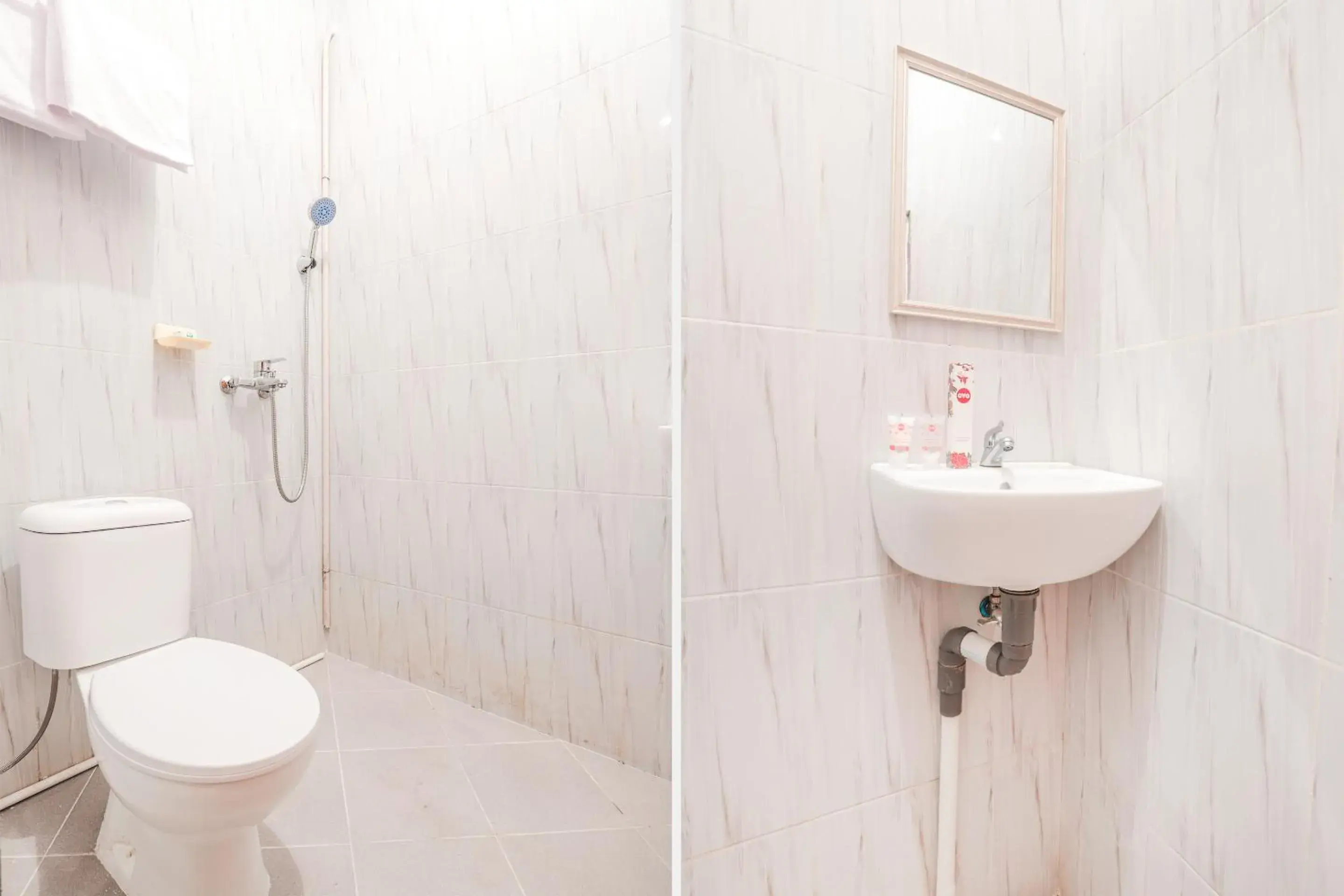 Bathroom in OYO 160 Lontar Residence Near Bina Sehat Hospital Mandiri