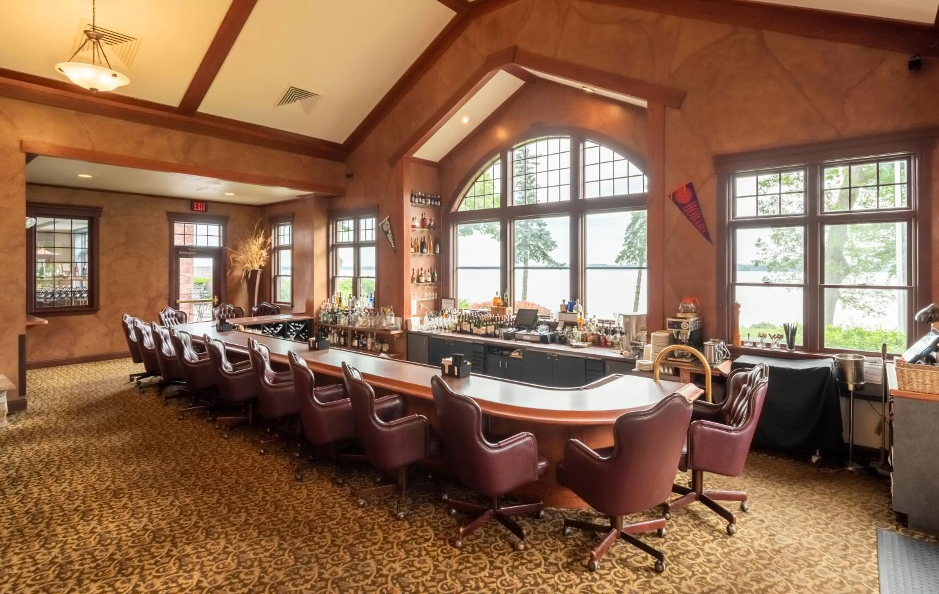 Restaurant/places to eat in Vinifera Inn