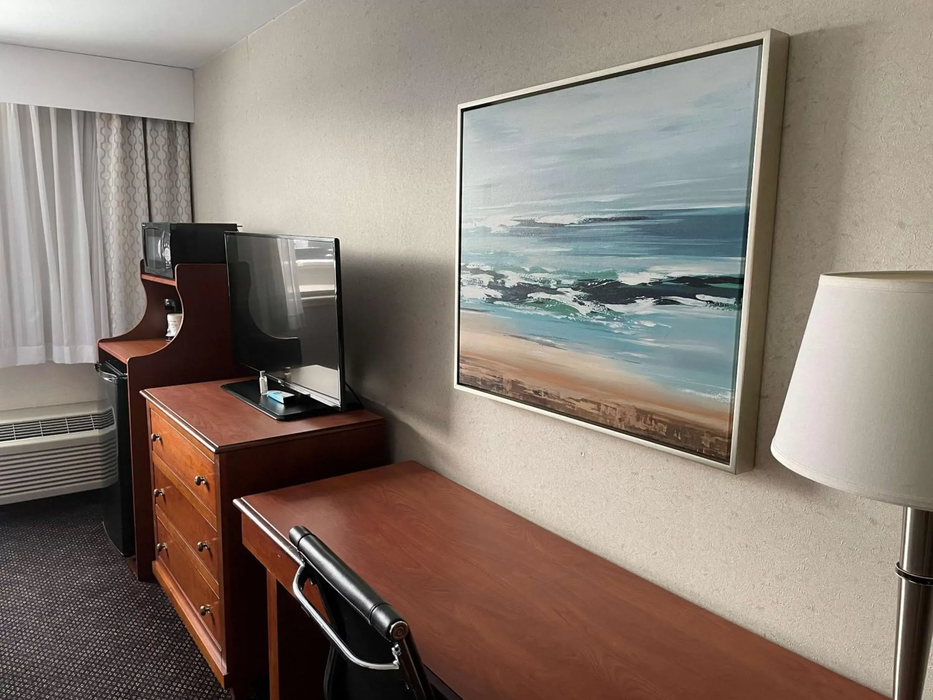 Photo of the whole room, TV/Entertainment Center in Best Western Plus Waterville Grand Hotel