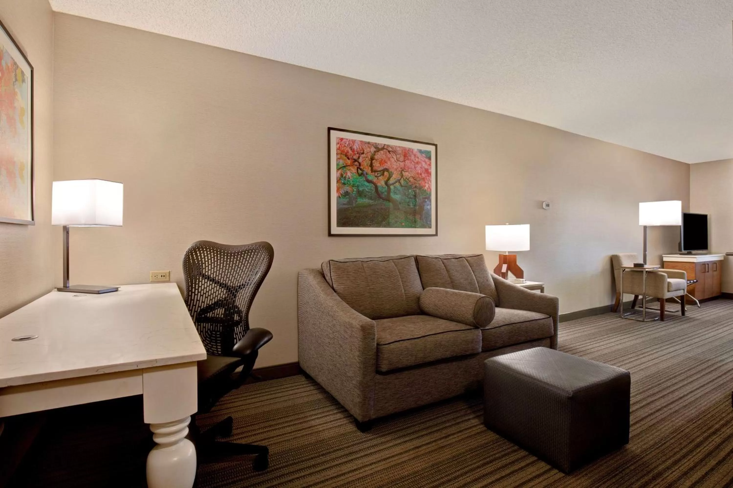 Living room, Bed in Hilton Garden Inn Portland/Beaverton
