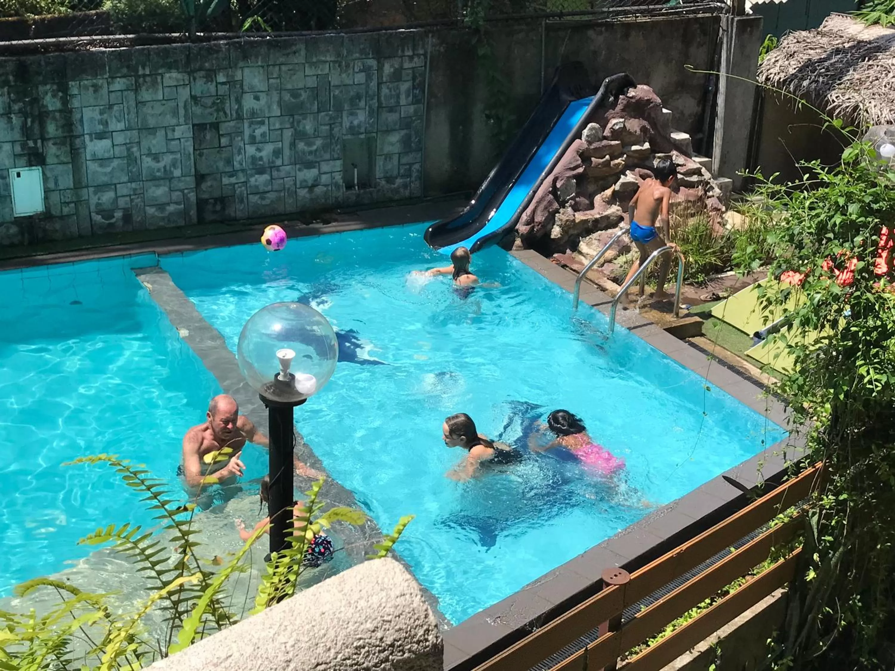 Swimming pool in Hotel Tinaya
