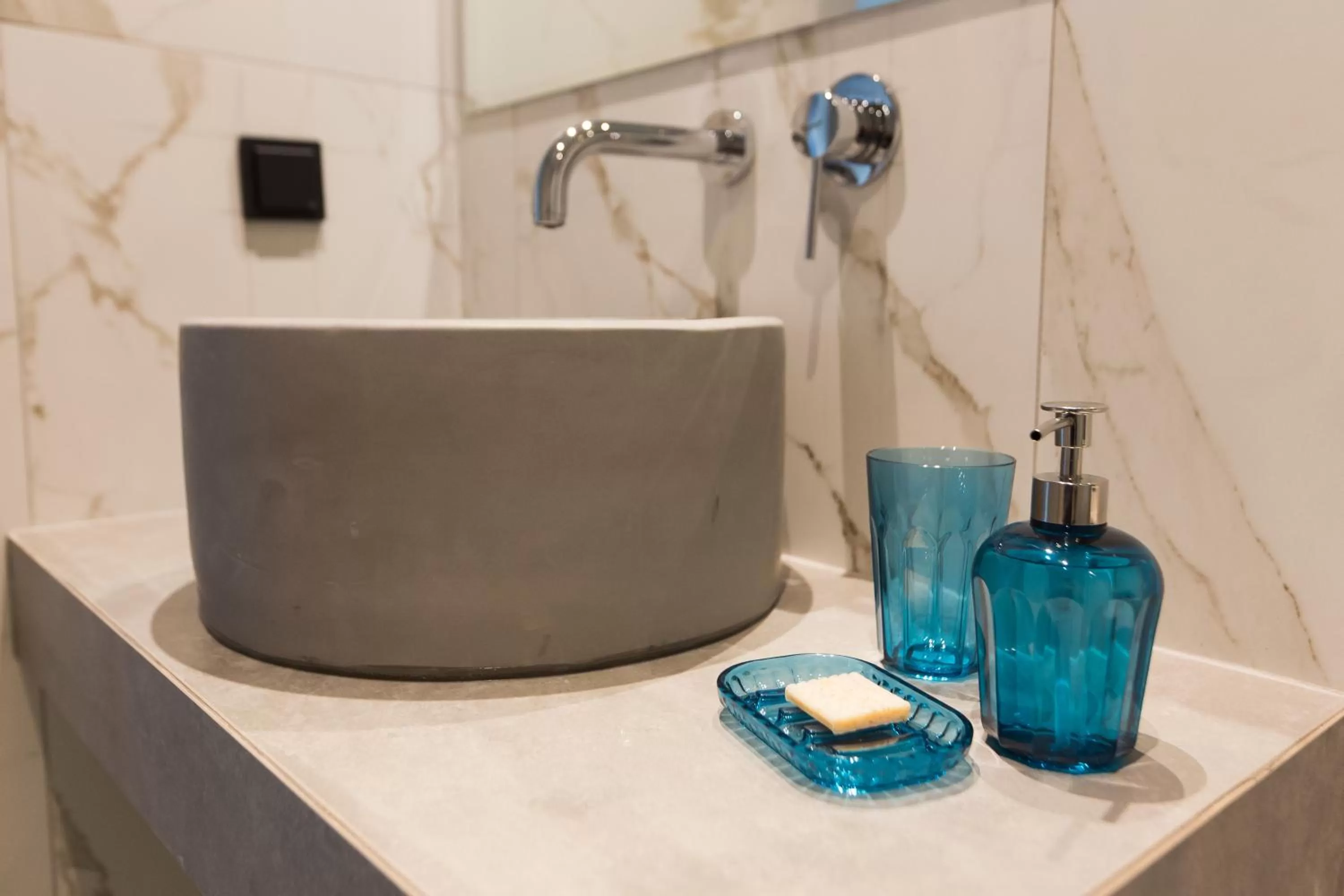 Bathroom in 12 Reasons Why Metaxourgeio