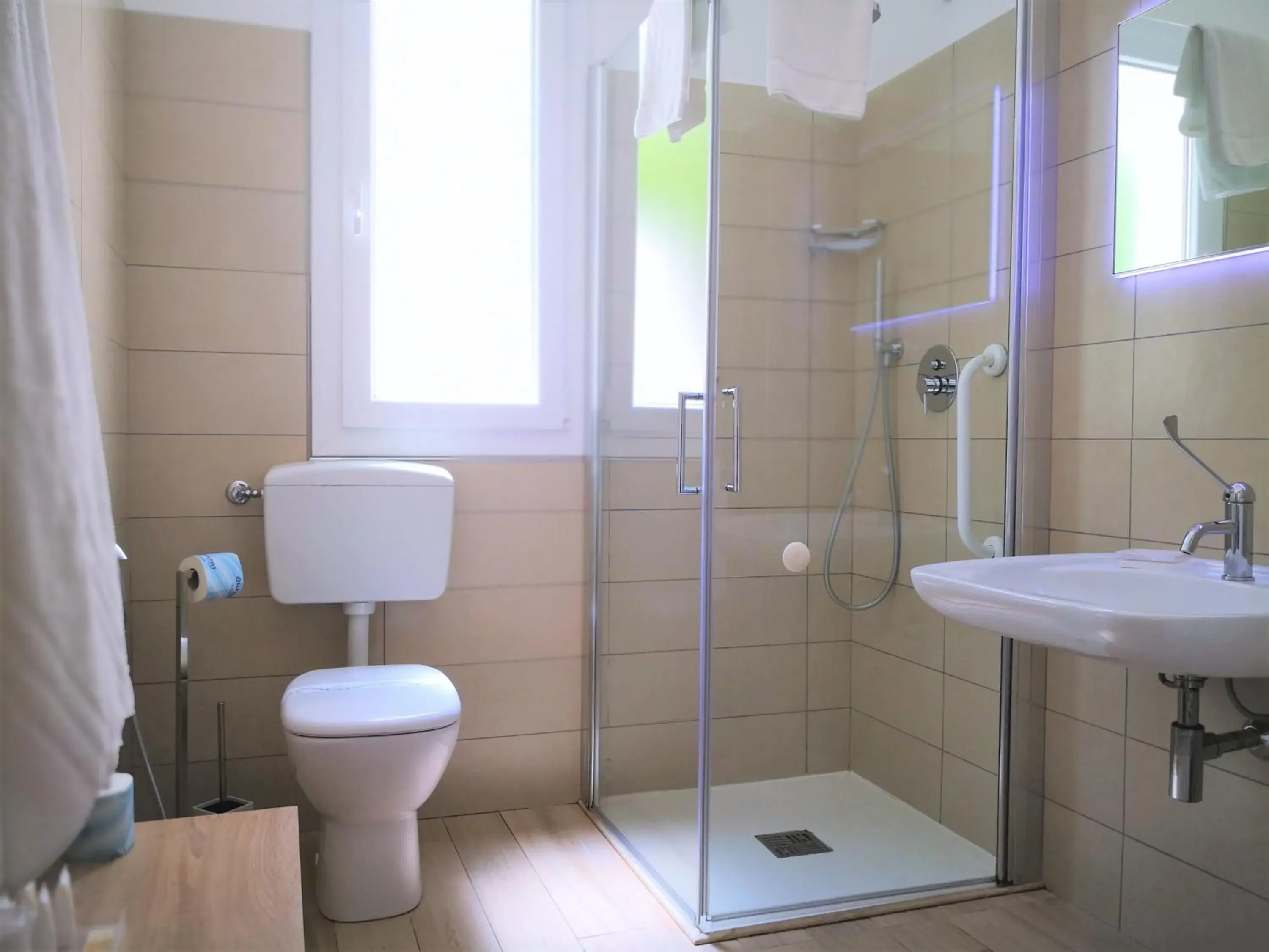 Bathroom in Hotel Perla Gaia