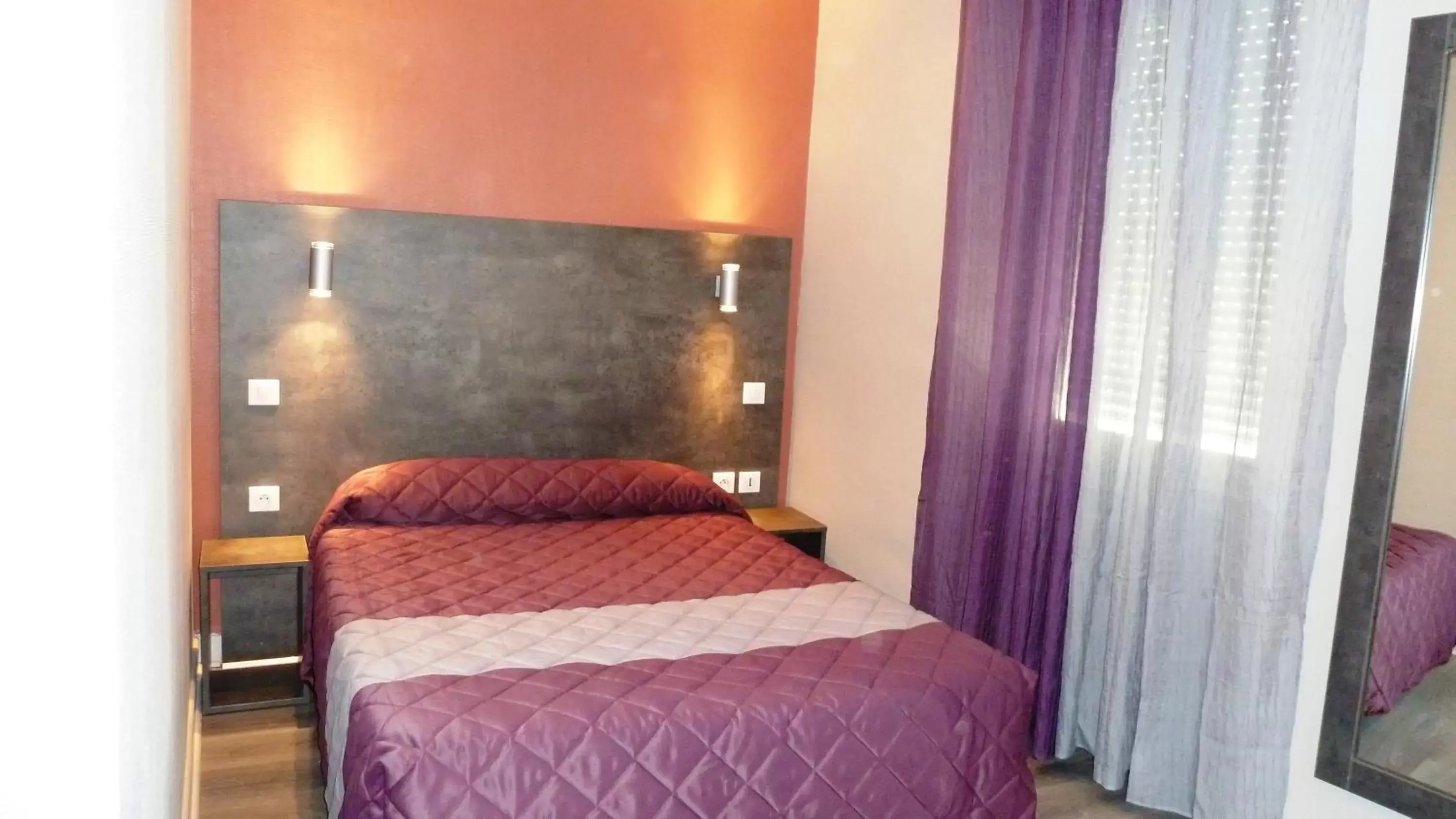 Photo of the whole room, Bed in Hôtel Concorde - Rodez Centre Ville