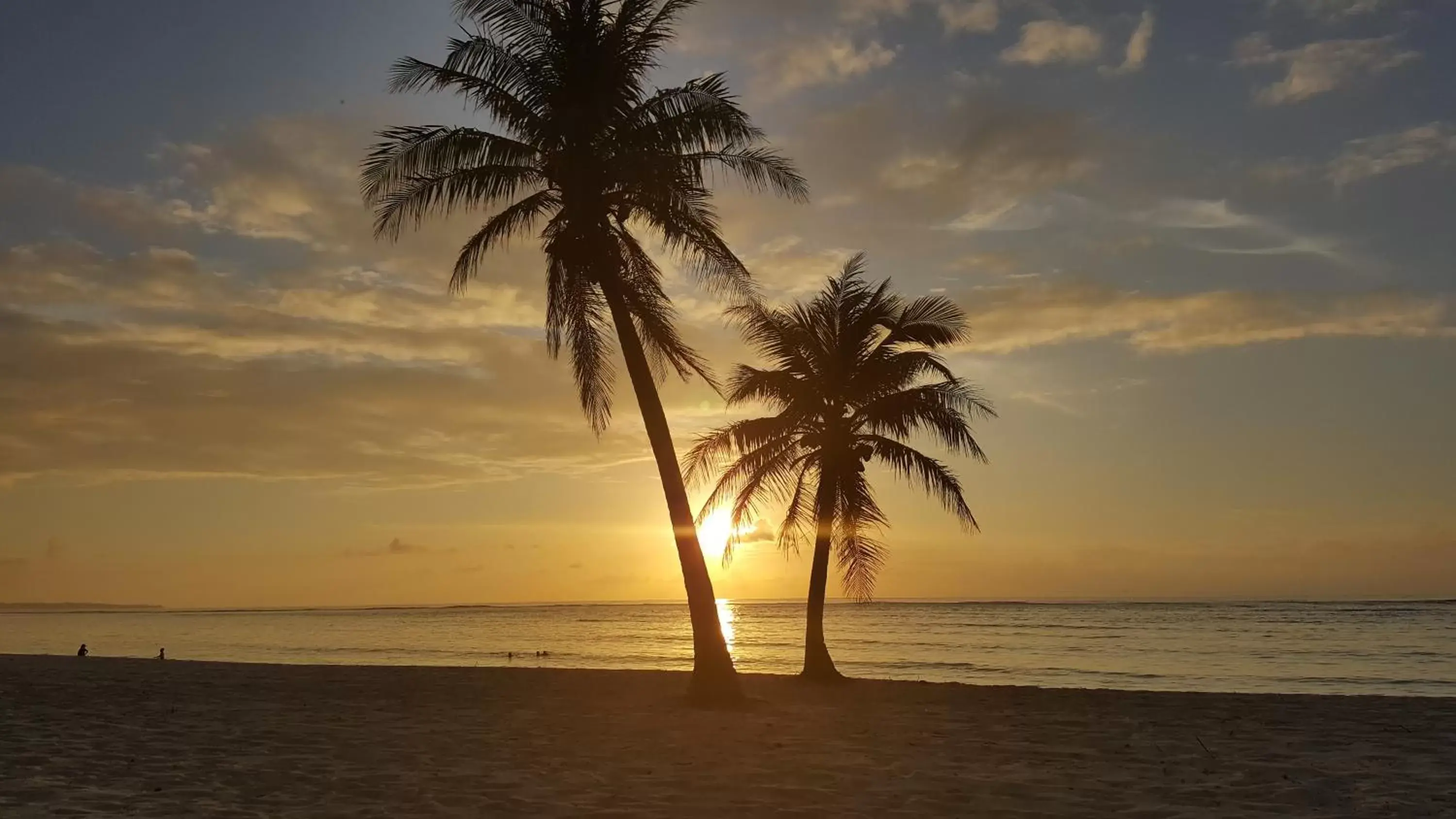 Beach, Sunrise/Sunset in Surfrider Resort Hotel