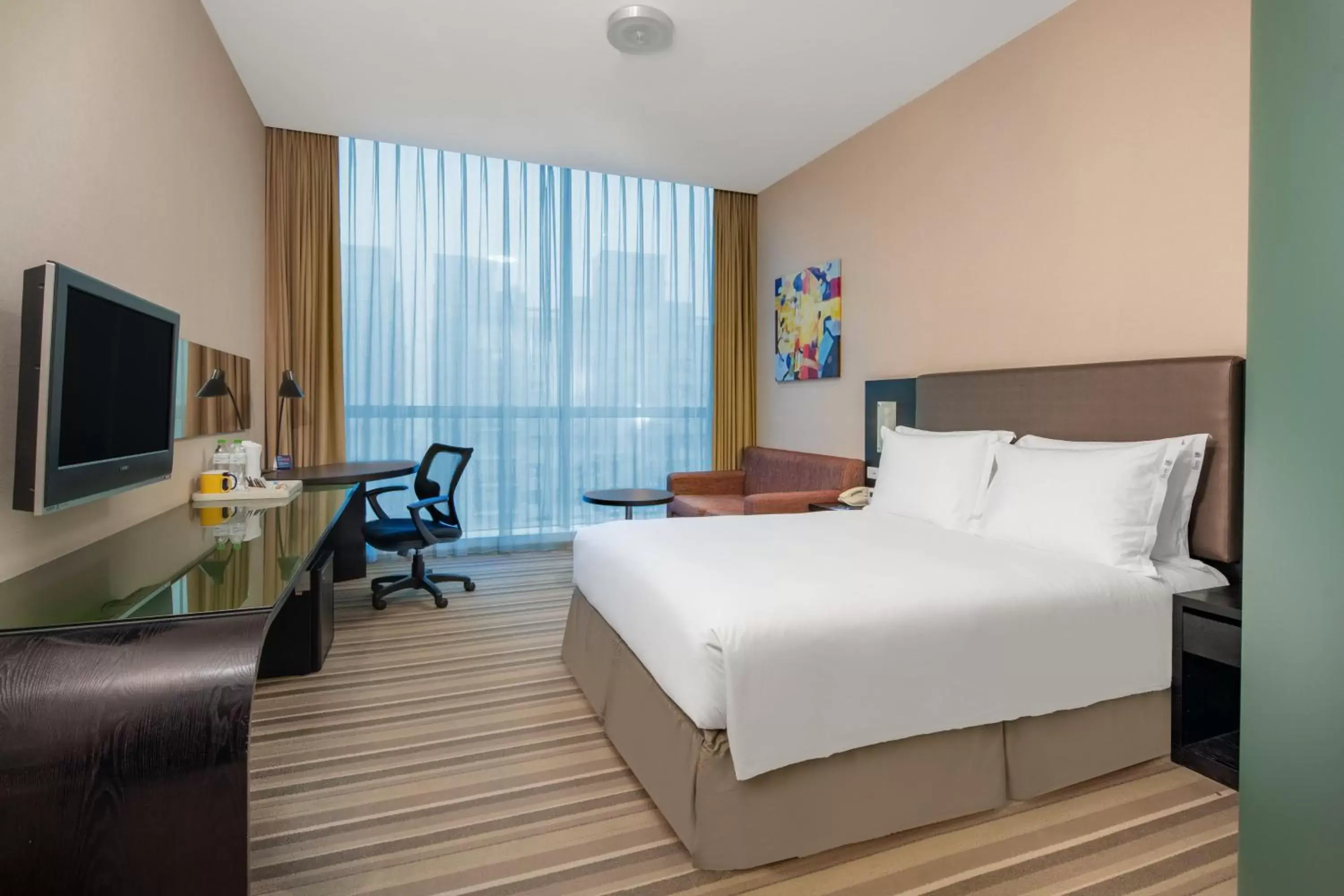 Photo of the whole room, Bed in Holiday Inn Express Taichung Park, an IHG Hotel