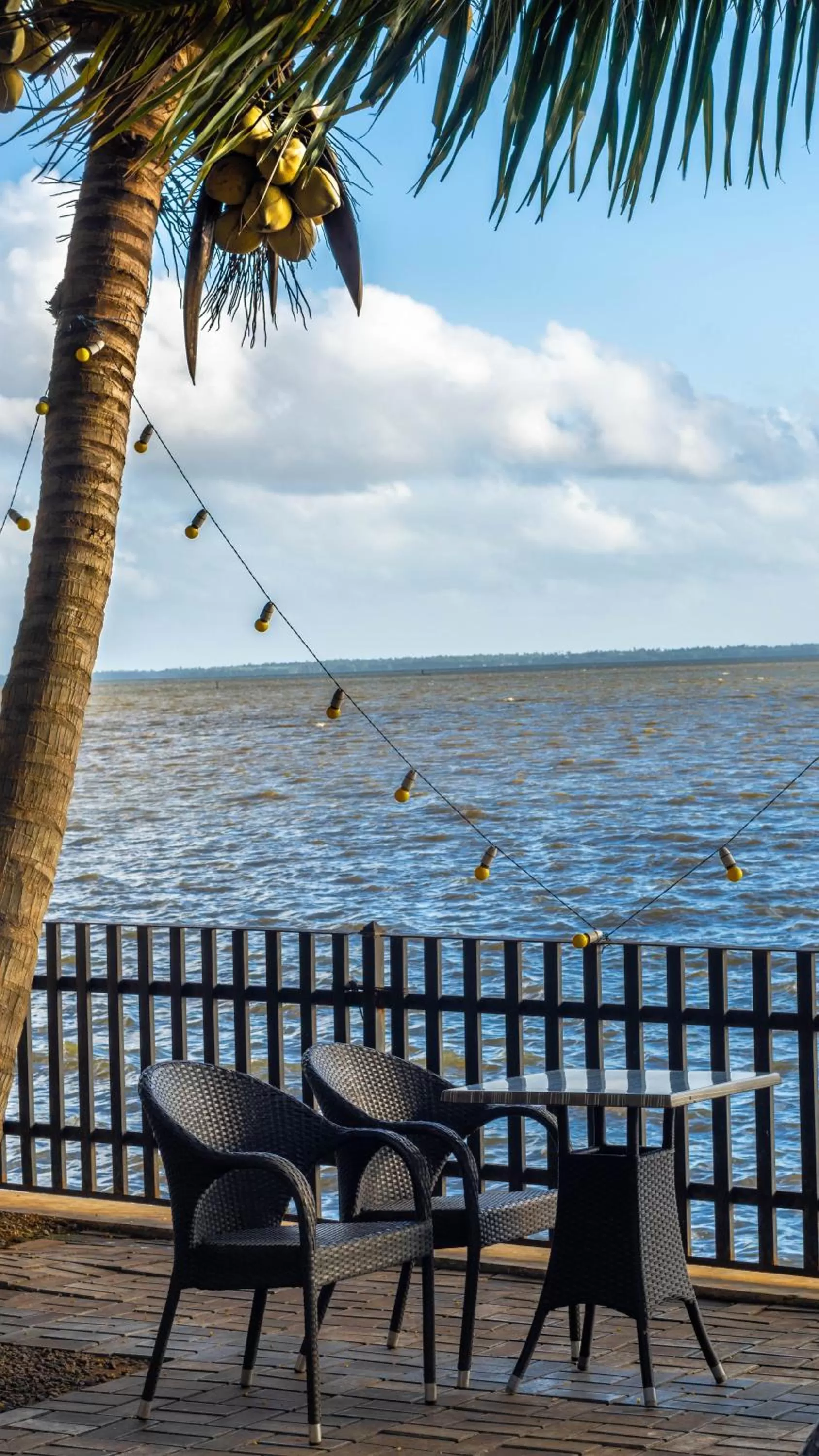 Restaurant/places to eat, Sea View in Hotel Leaf on Lagoon